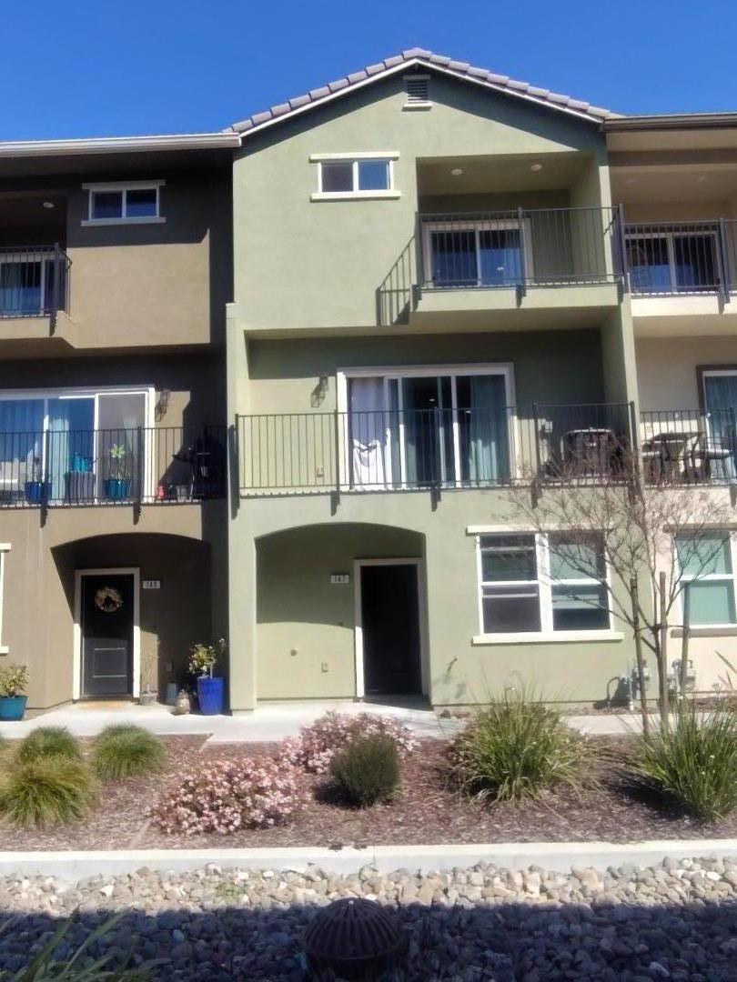 Detail Gallery Image 2 of 2 For 147 Bundeson Cir, Hollister,  CA 95023 - 3 Beds | 3 Baths