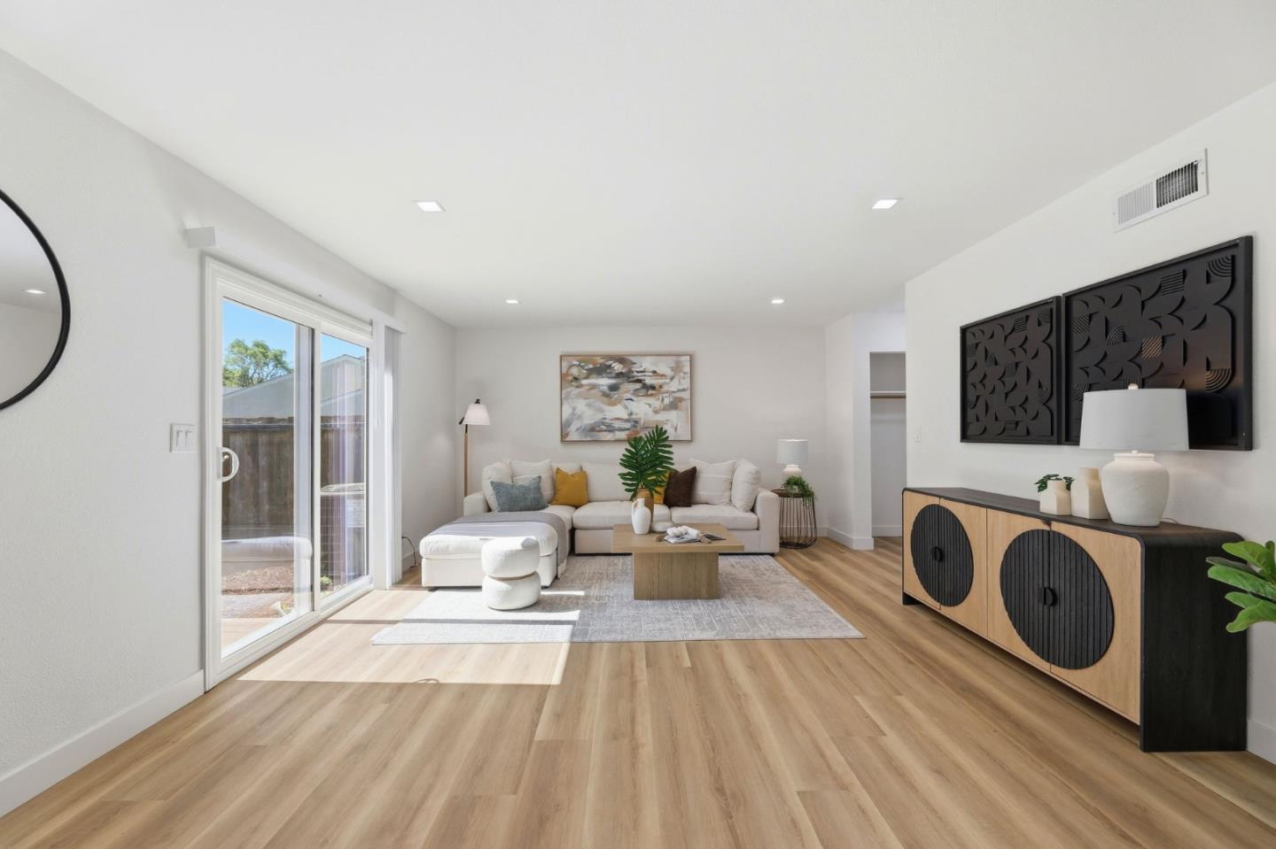 Front Image Thumbnail for ML82040630