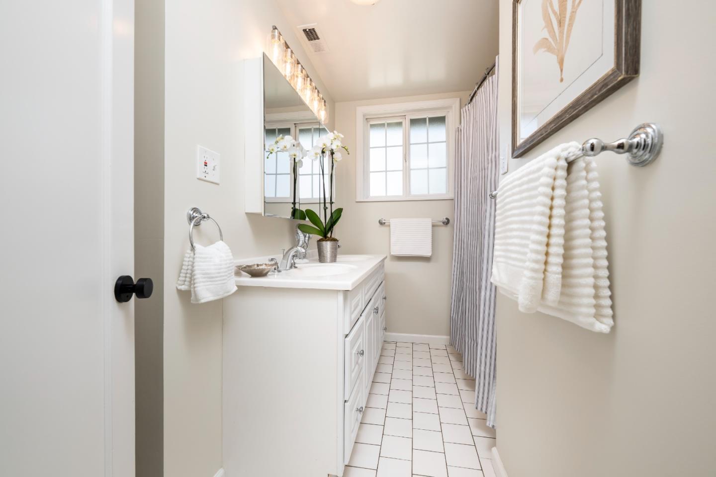 Detail Gallery Image 14 of 22 For 910 Folkstone Ave, San Mateo,  CA 94402 - 3 Beds | 1 Baths