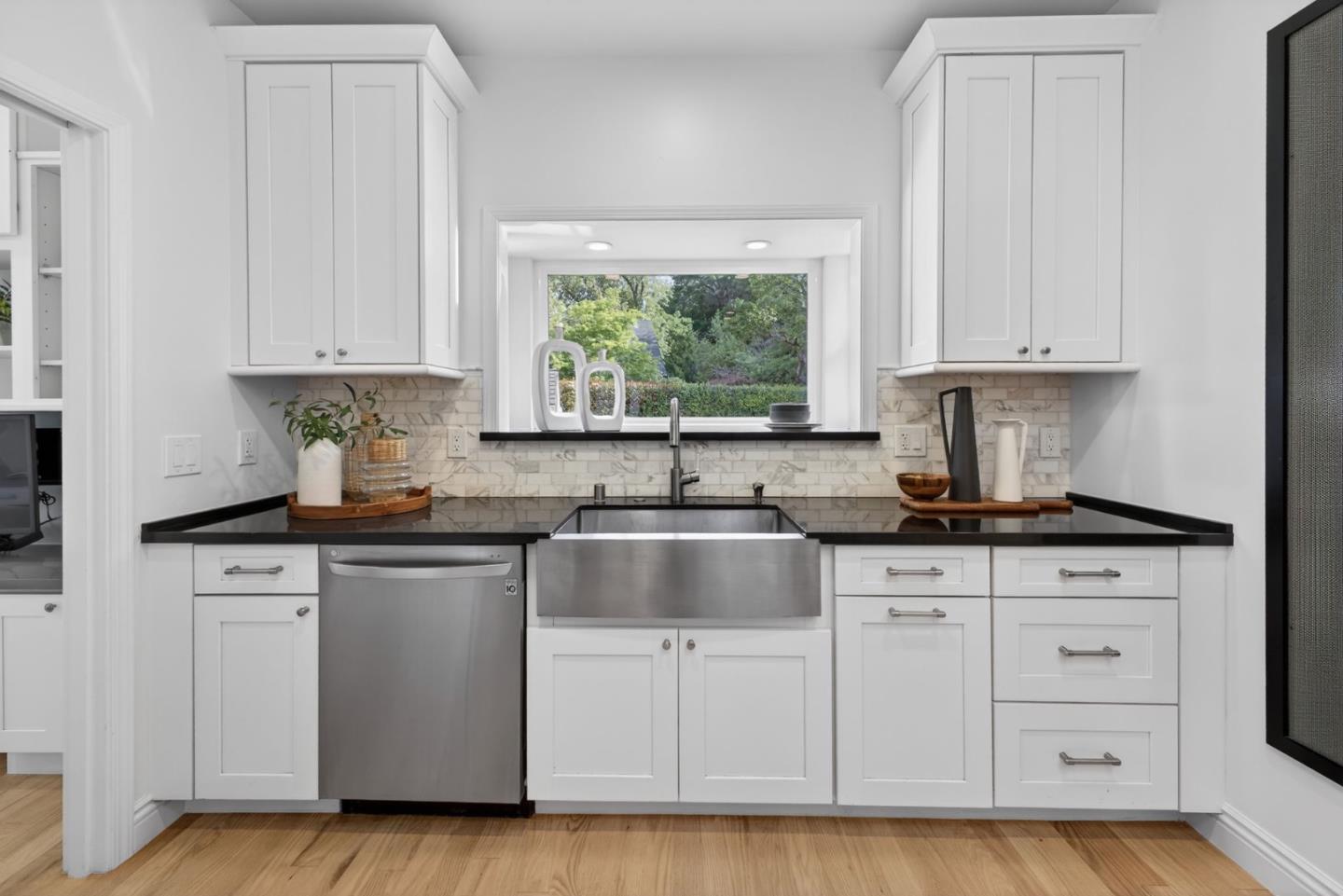 Detail Gallery Image 14 of 105 For 815 Crystal Springs Rd, Hillsborough,  CA 94010 - 4 Beds | 3/1 Baths