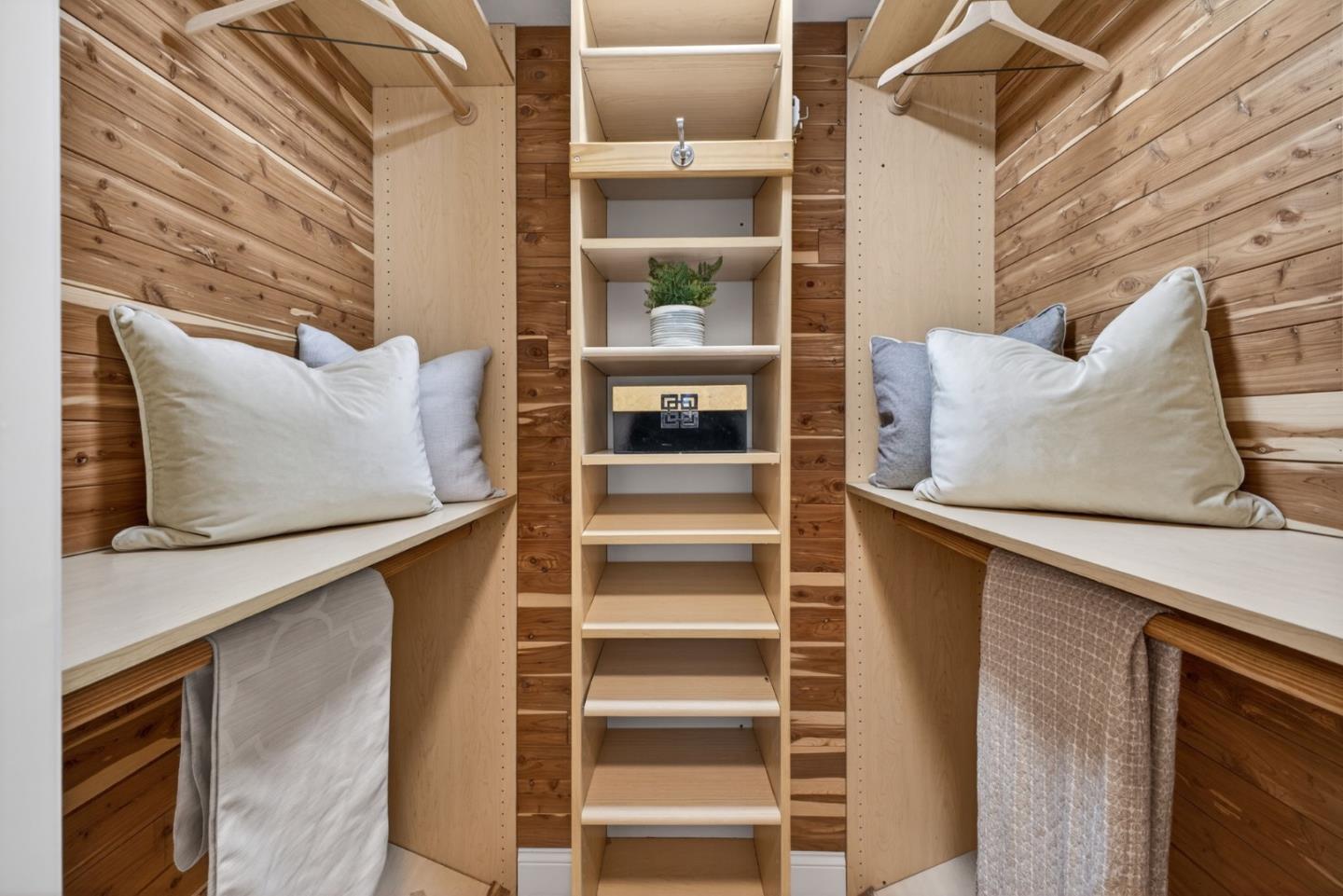 Detail Gallery Image 32 of 105 For 815 Crystal Springs Rd, Hillsborough,  CA 94010 - 4 Beds | 3/1 Baths