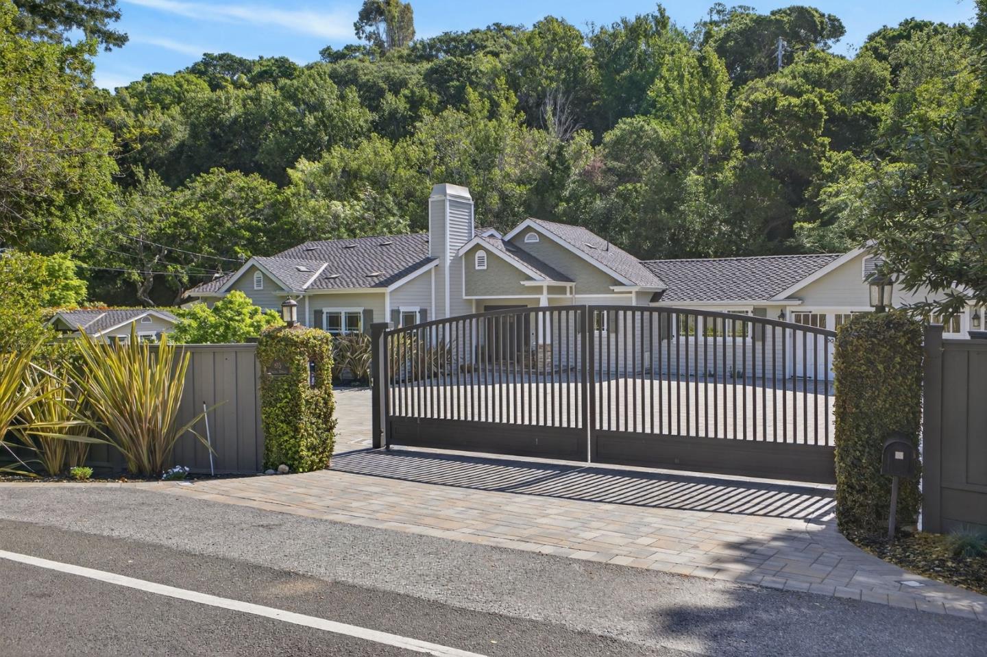 Detail Gallery Image 5 of 105 For 815 Crystal Springs Rd, Hillsborough,  CA 94010 - 4 Beds | 3/1 Baths