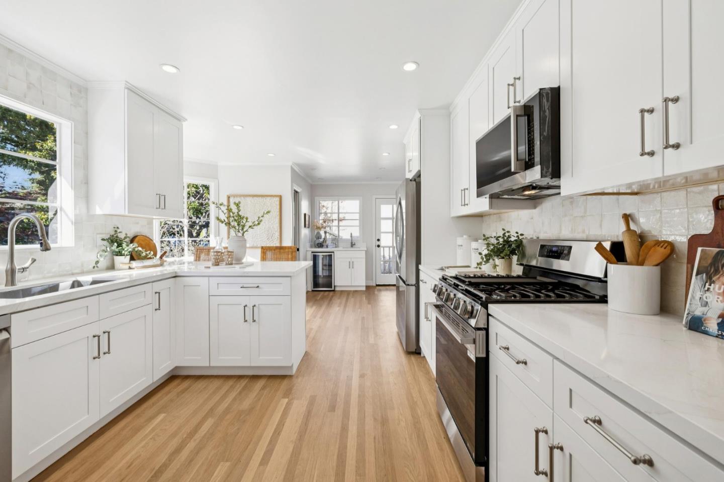 Detail Gallery Image 16 of 89 For 22 De Sabla Rd, San Mateo,  CA 94402 - 2 Beds | 2/1 Baths