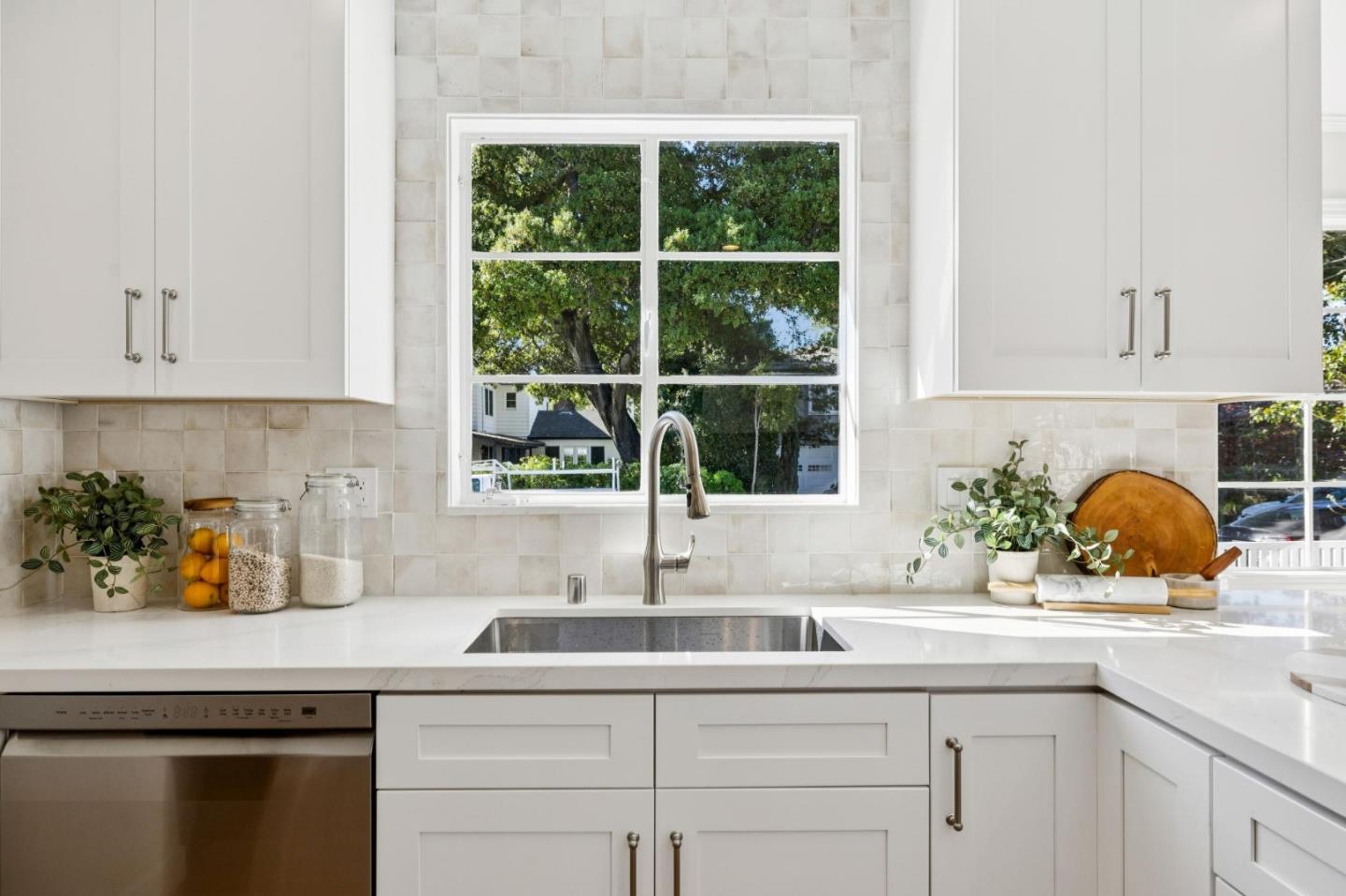 Detail Gallery Image 18 of 89 For 22 De Sabla Rd, San Mateo,  CA 94402 - 2 Beds | 2/1 Baths