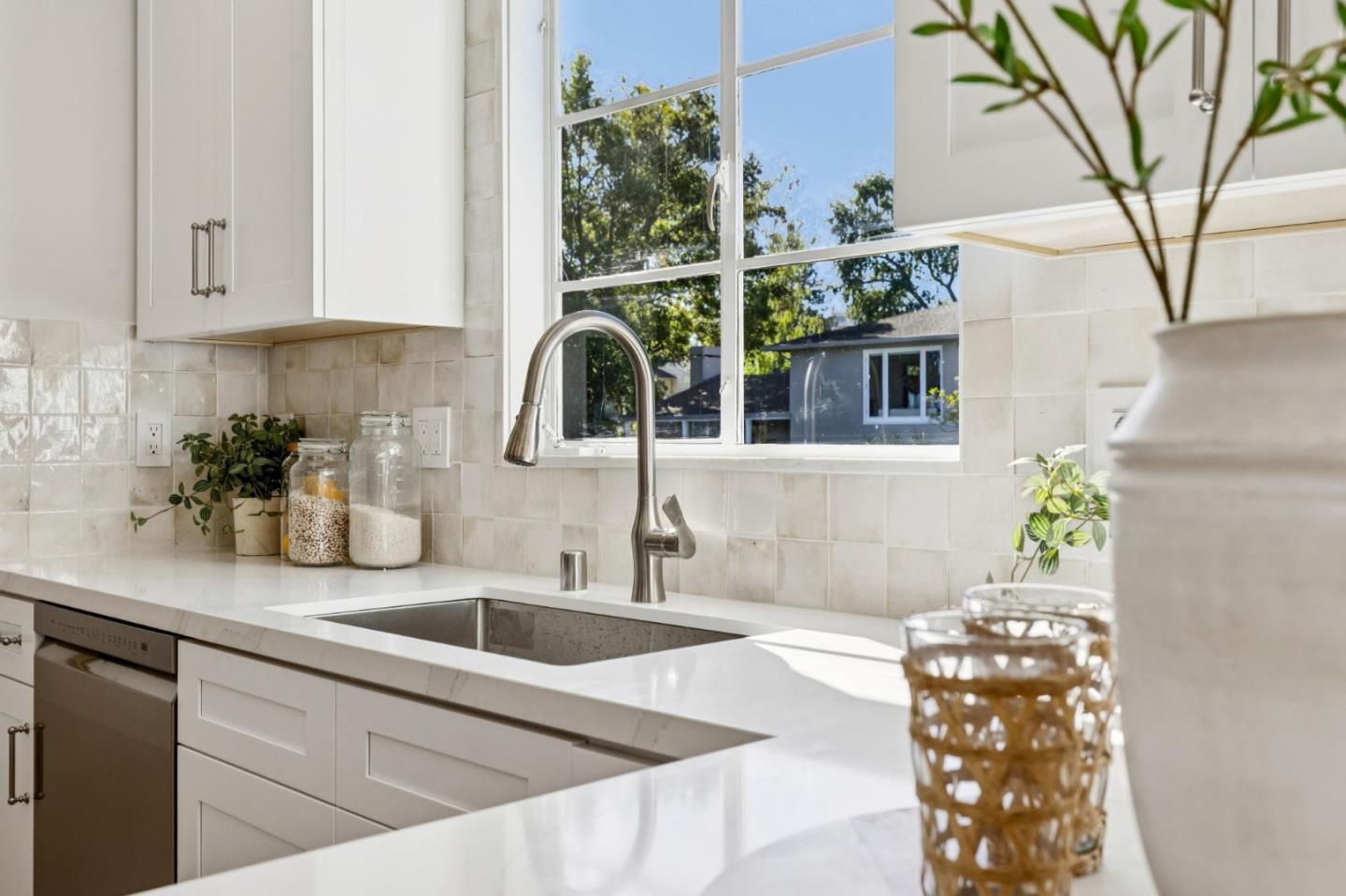 Detail Gallery Image 19 of 89 For 22 De Sabla Rd, San Mateo,  CA 94402 - 2 Beds | 2/1 Baths