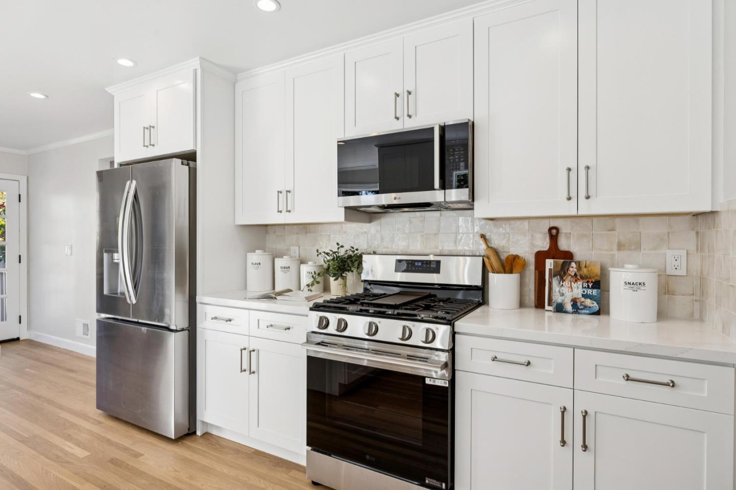 Detail Gallery Image 21 of 89 For 22 De Sabla Rd, San Mateo,  CA 94402 - 2 Beds | 2/1 Baths