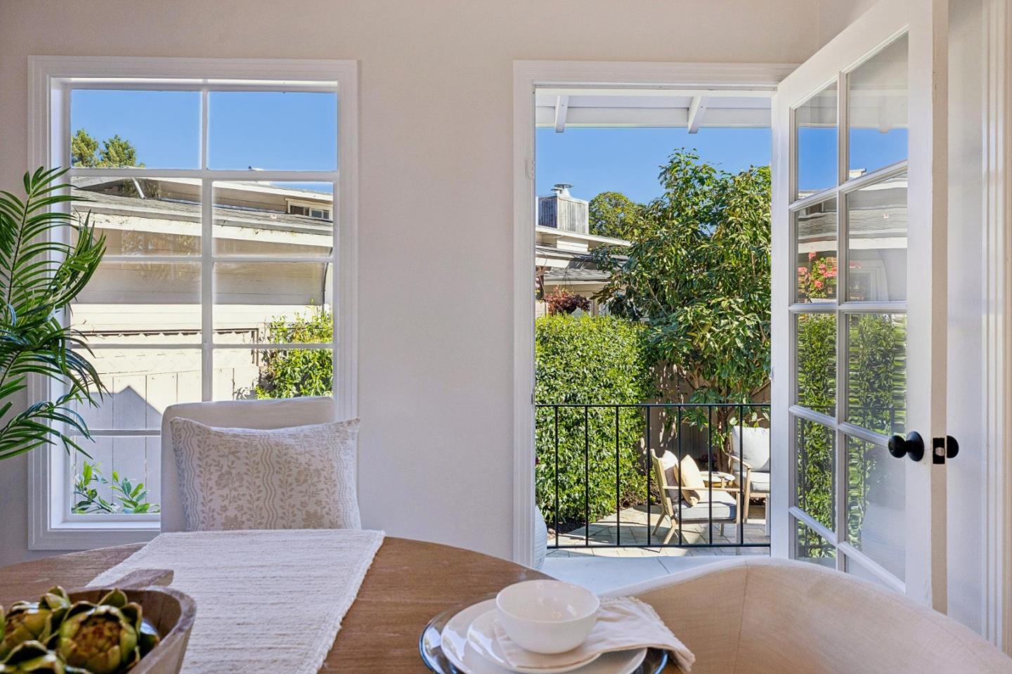 Detail Gallery Image 39 of 89 For 22 De Sabla Rd, San Mateo,  CA 94402 - 2 Beds | 2/1 Baths