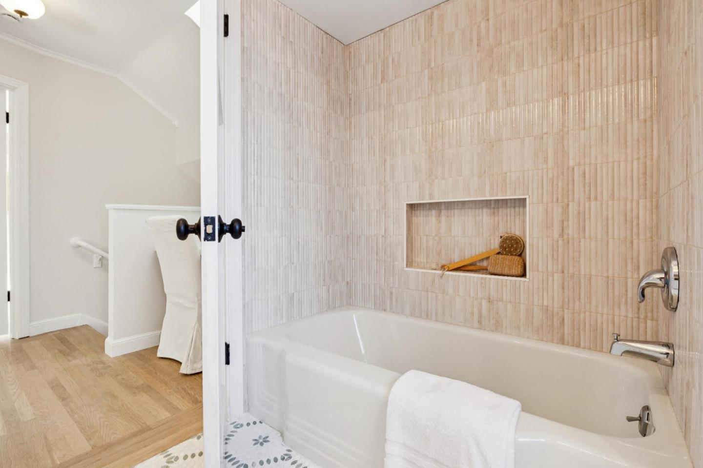 Detail Gallery Image 62 of 89 For 22 De Sabla Rd, San Mateo,  CA 94402 - 2 Beds | 2/1 Baths