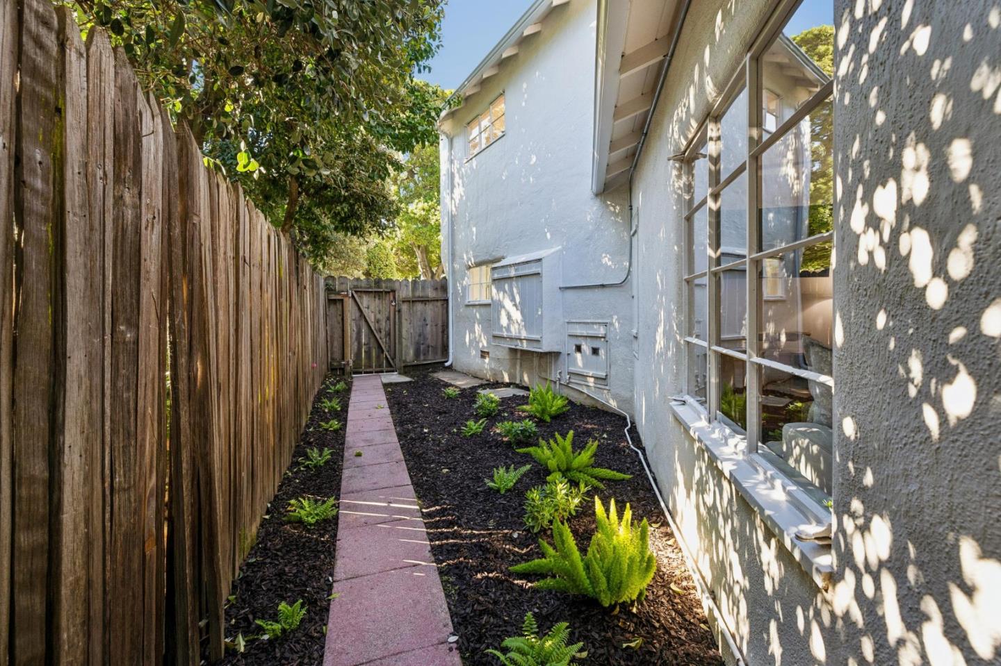 Detail Gallery Image 78 of 89 For 22 De Sabla Rd, San Mateo,  CA 94402 - 2 Beds | 2/1 Baths