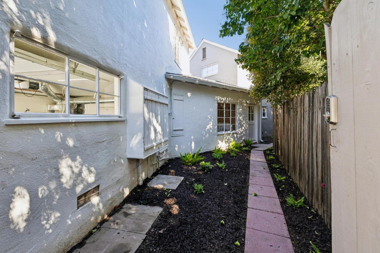 Detail Gallery Image 79 of 89 For 22 De Sabla Rd, San Mateo,  CA 94402 - 2 Beds | 2/1 Baths