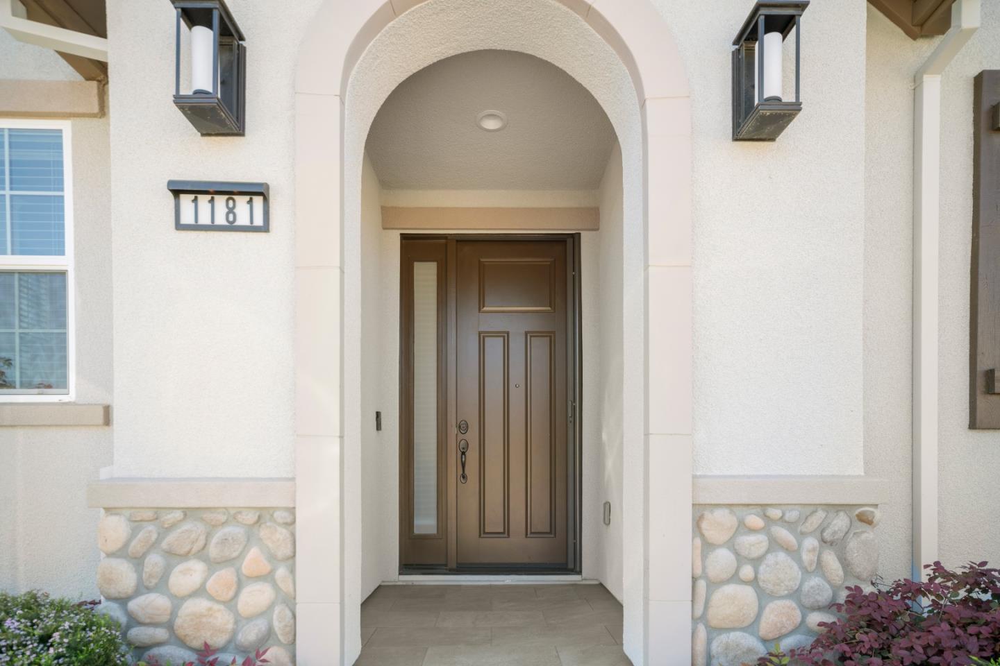Detail Gallery Image 3 of 48 For 1181 Mcclellan St, Hollister,  CA 95023 - 2 Beds | 2 Baths