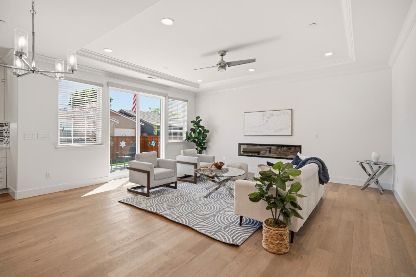 Detail Gallery Image 6 of 48 For 1181 Mcclellan St, Hollister,  CA 95023 - 2 Beds | 2 Baths