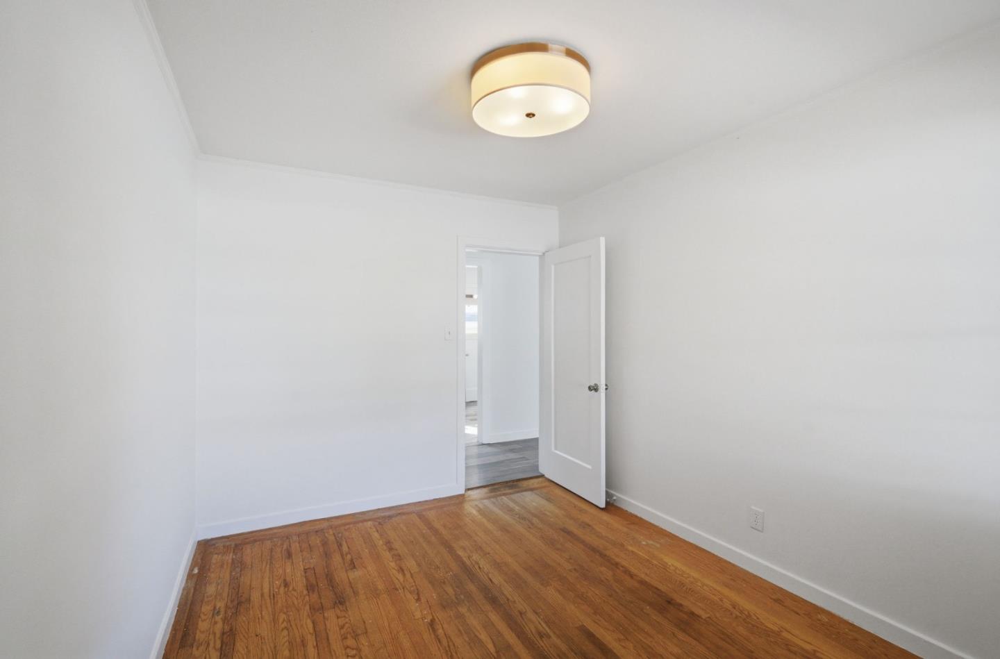 Detail Gallery Image 10 of 22 For 507 Lomita Ave, Millbrae,  CA 94030 - 3 Beds | 1 Baths