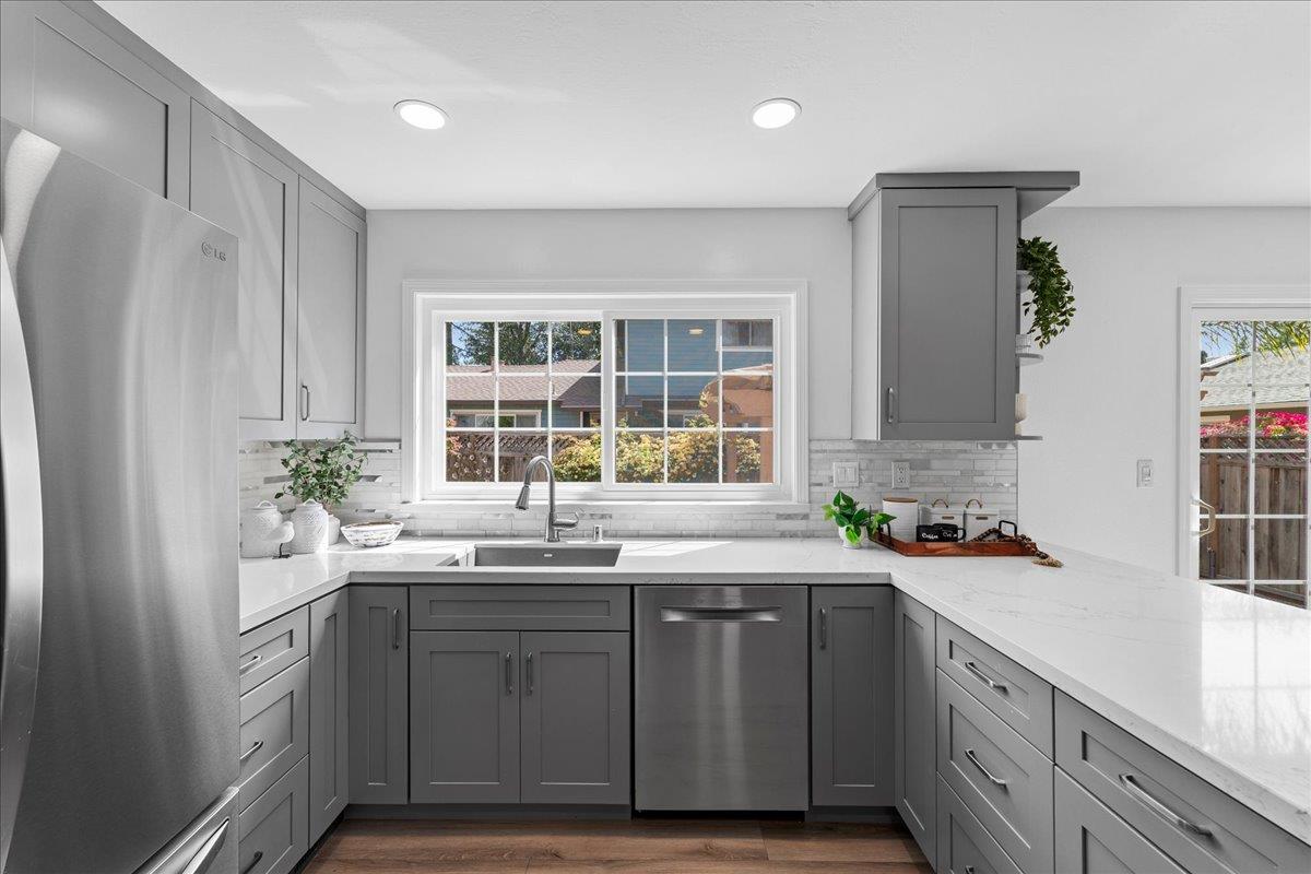 Detail Gallery Image 11 of 33 For 1729 Milton St, Redwood City,  CA 94061 - 3 Beds | 2 Baths