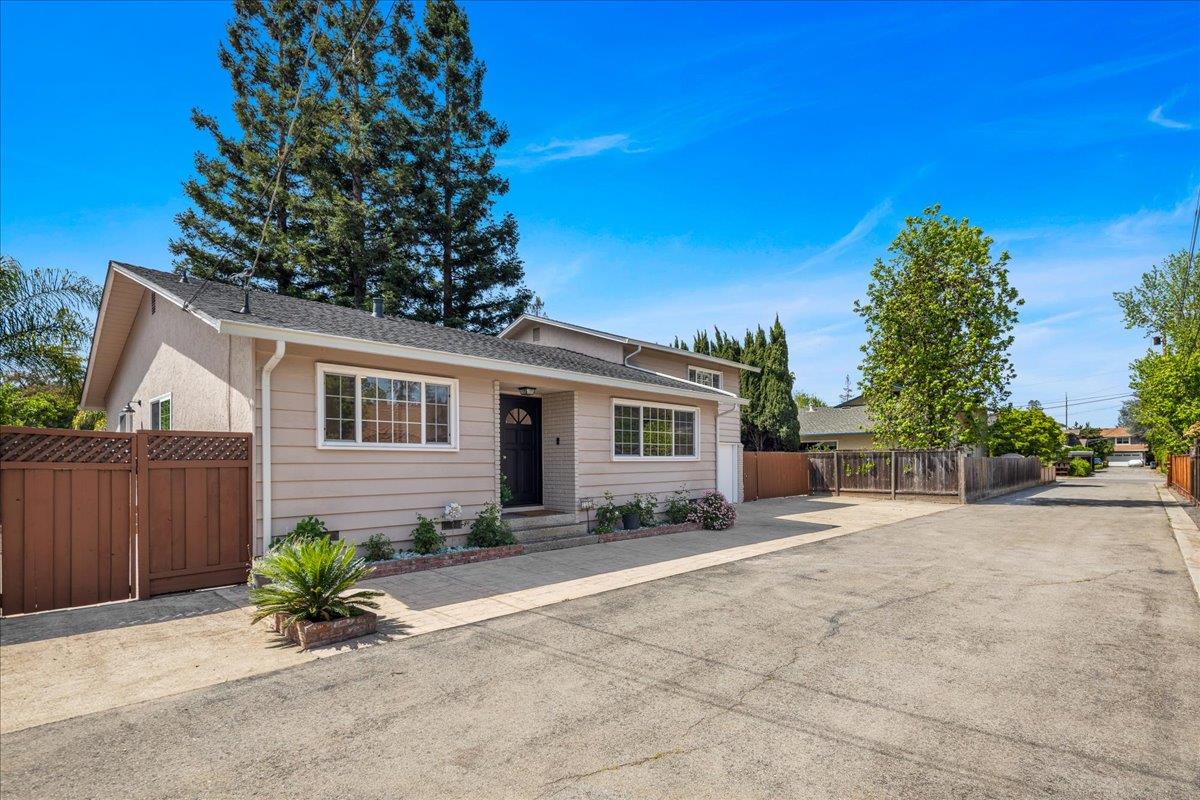 Detail Gallery Image 2 of 33 For 1729 Milton St, Redwood City,  CA 94061 - 3 Beds | 2 Baths