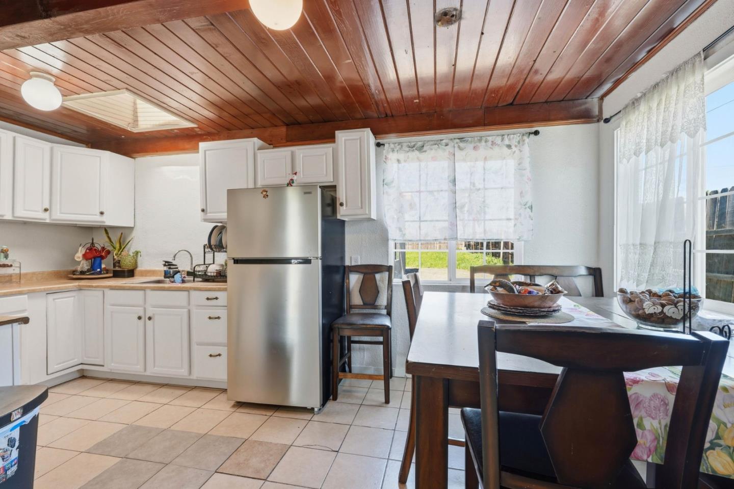 Detail Gallery Image 10 of 35 For 333 W 4th St, Stockton,  CA 95206 - 5 Beds | 2 Baths