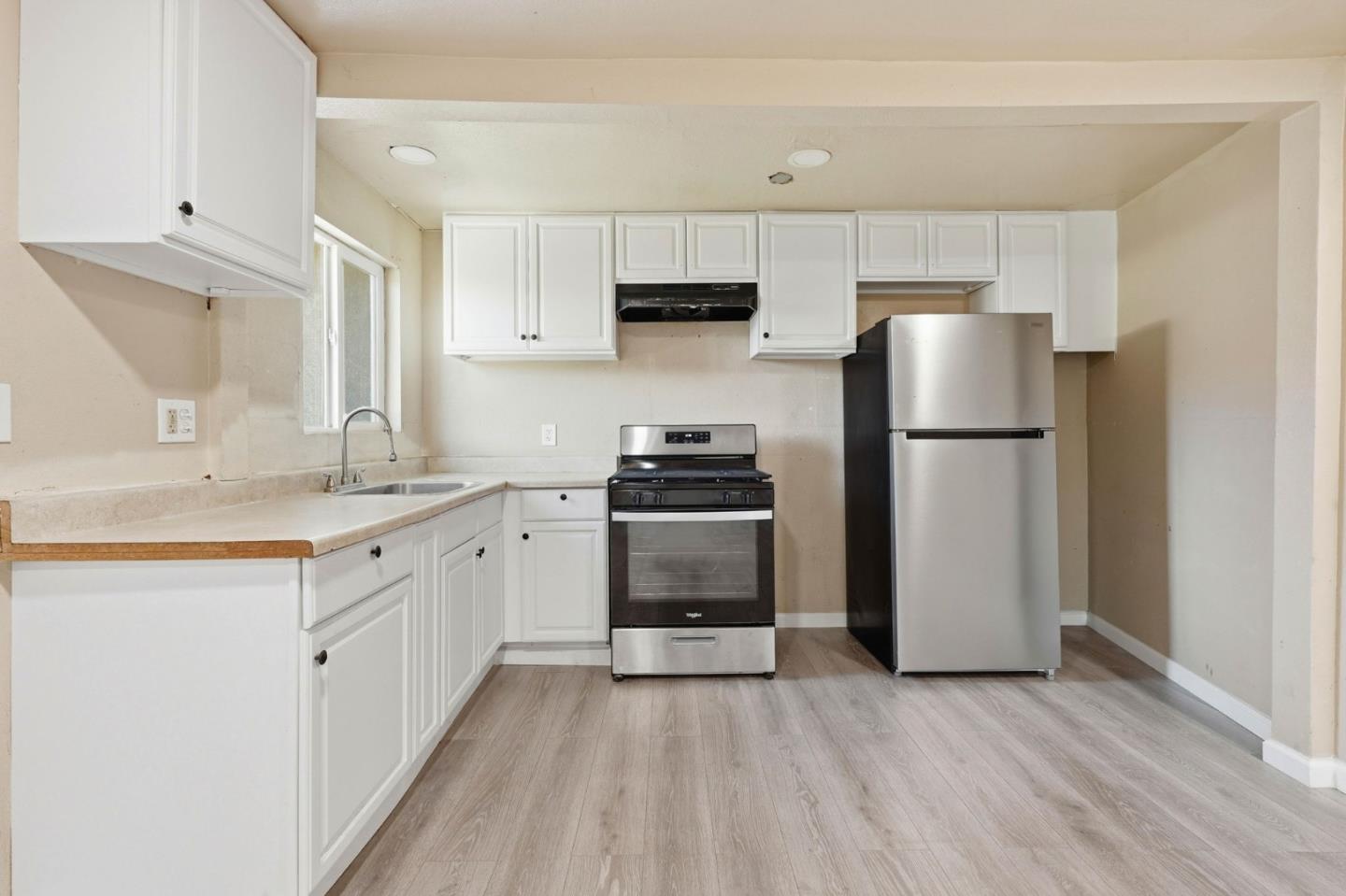 Detail Gallery Image 15 of 35 For 333 W 4th St, Stockton,  CA 95206 - 5 Beds | 2 Baths