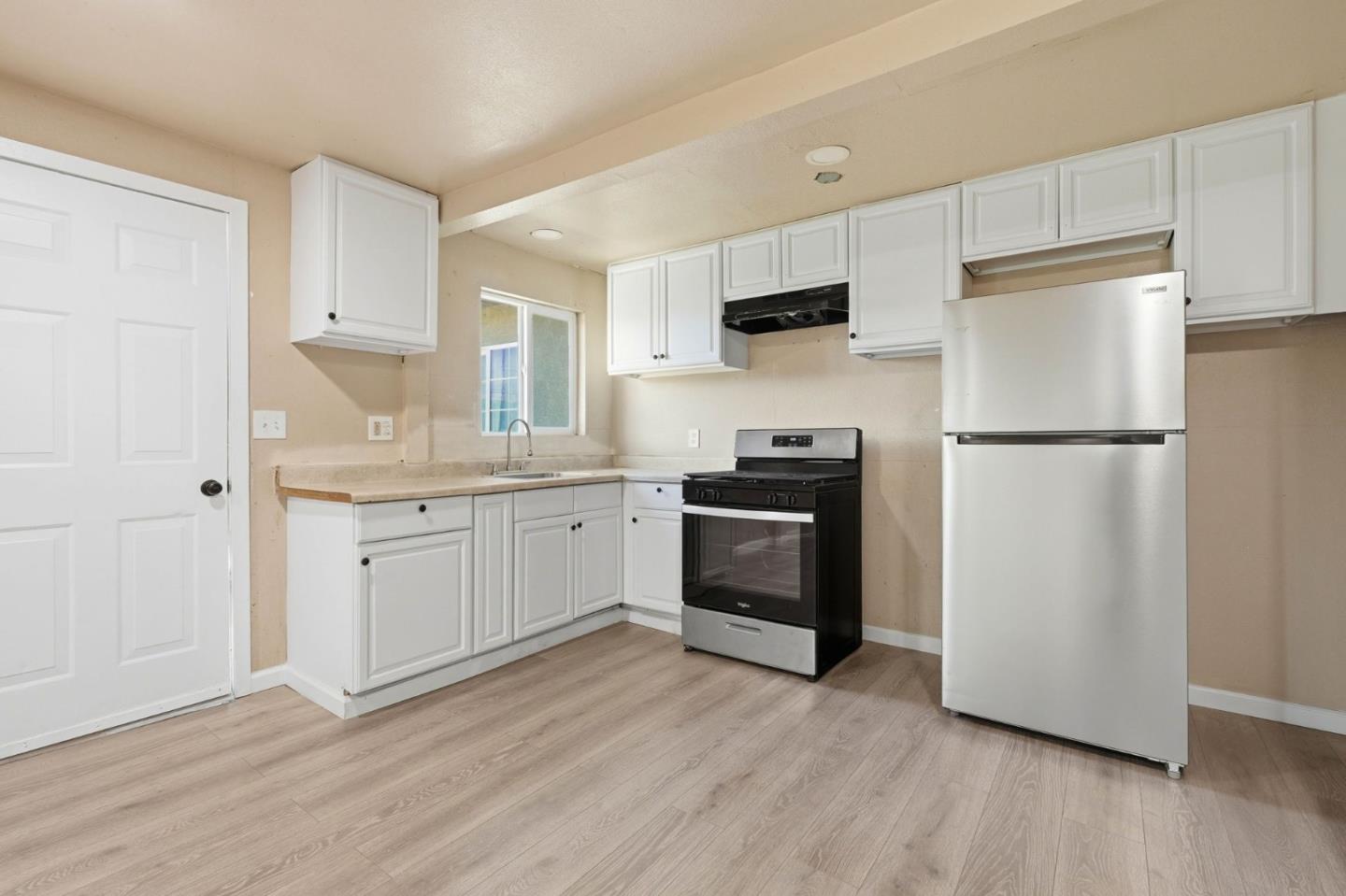 Detail Gallery Image 16 of 35 For 333 W 4th St, Stockton,  CA 95206 - 5 Beds | 2 Baths