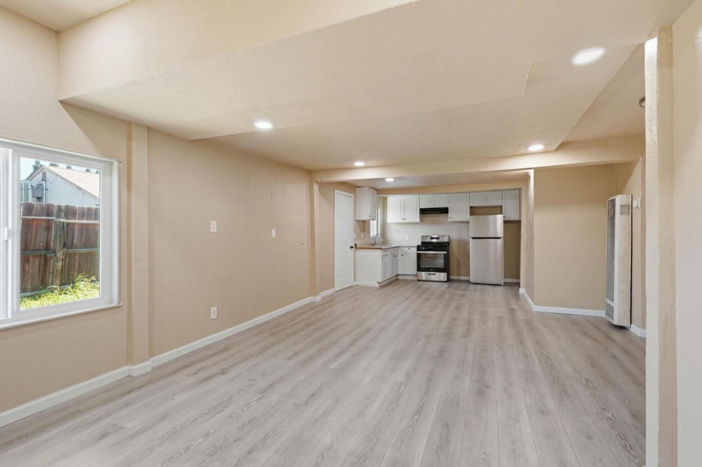 Detail Gallery Image 18 of 35 For 333 W 4th St, Stockton,  CA 95206 - 5 Beds | 2 Baths