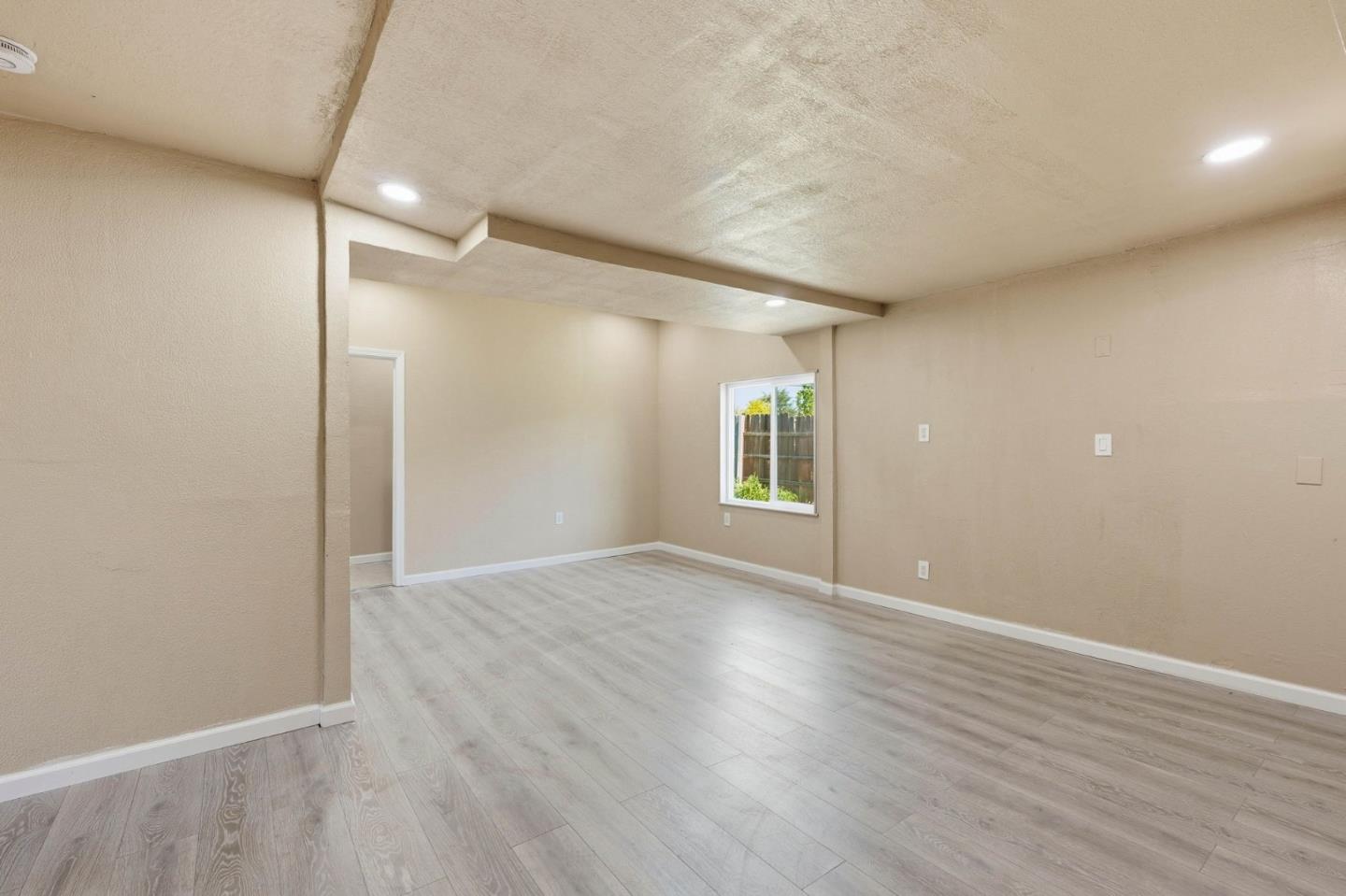 Detail Gallery Image 19 of 35 For 333 W 4th St, Stockton,  CA 95206 - 5 Beds | 2 Baths