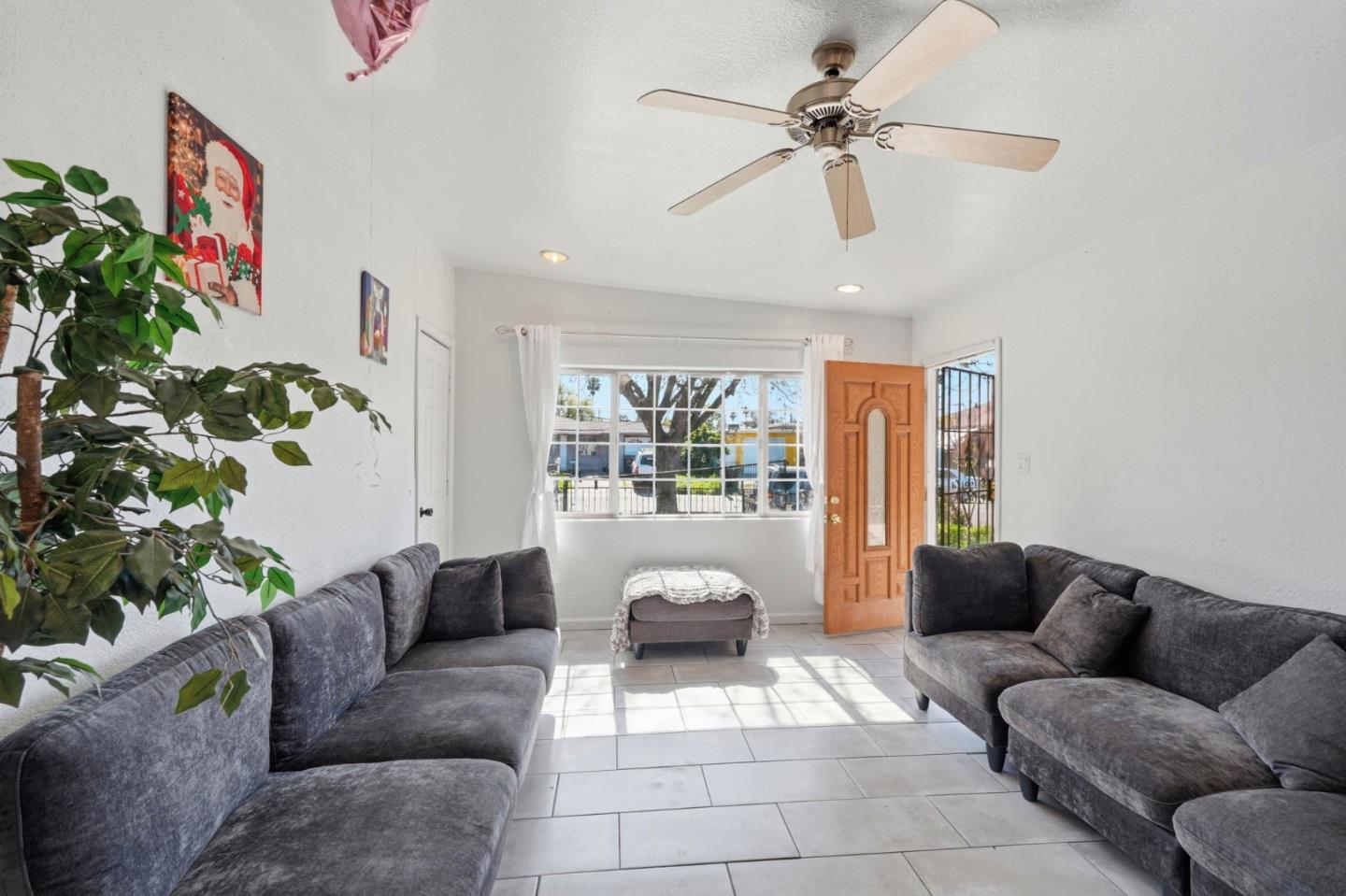 Detail Gallery Image 6 of 35 For 333 W 4th St, Stockton,  CA 95206 - 5 Beds | 2 Baths