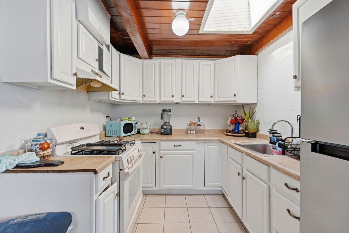 Detail Gallery Image 7 of 35 For 333 W 4th St, Stockton,  CA 95206 - 5 Beds | 2 Baths