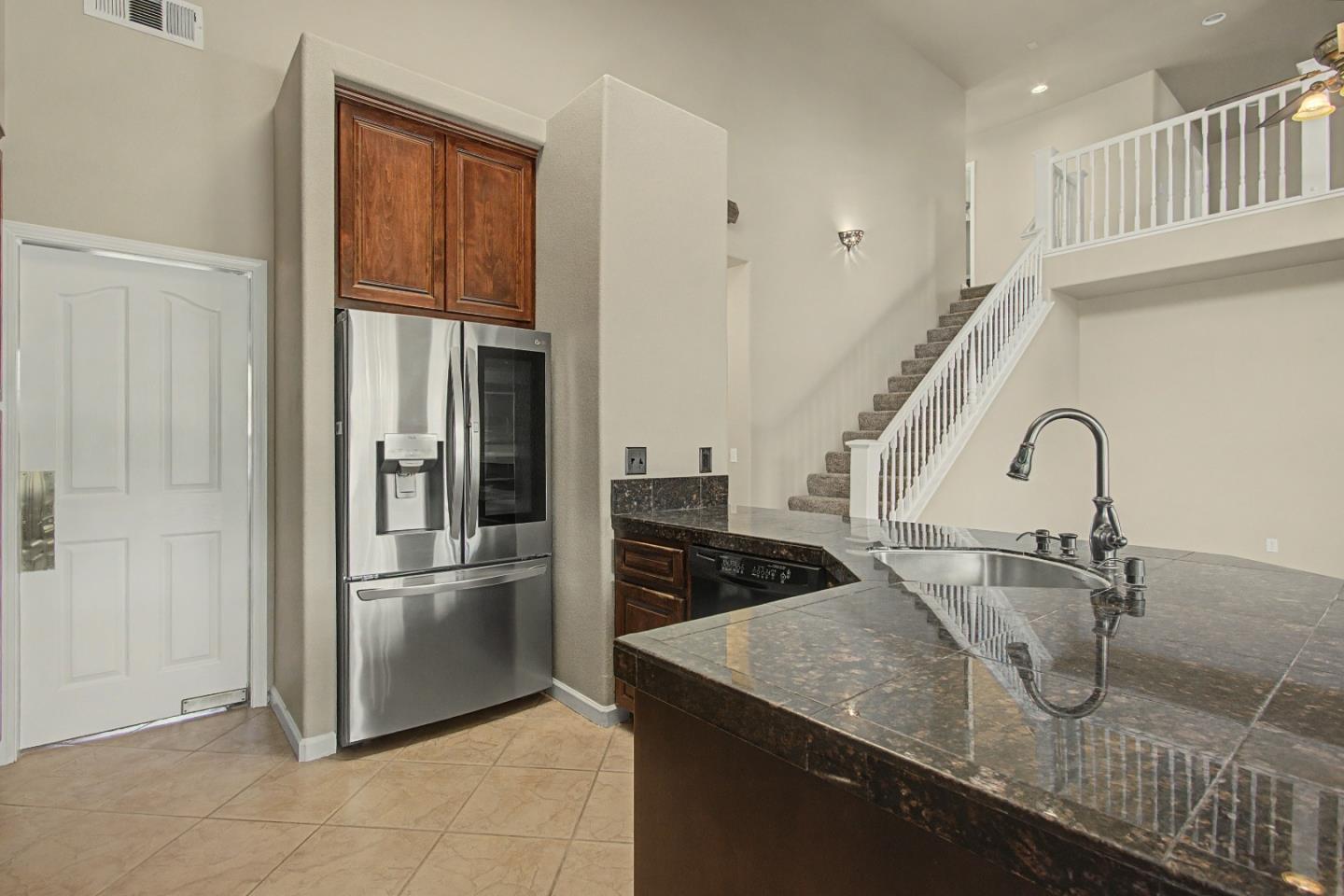 Detail Gallery Image 10 of 57 For 1753 Mills, Los Banos,  CA 93635 - 4 Beds | 3 Baths