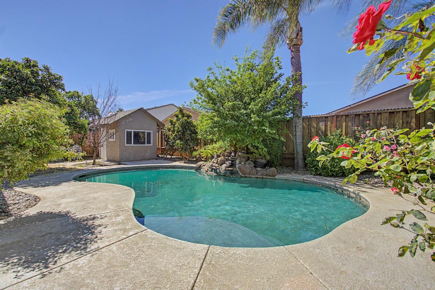 Detail Gallery Image 18 of 57 For 1753 Mills, Los Banos,  CA 93635 - 4 Beds | 3 Baths