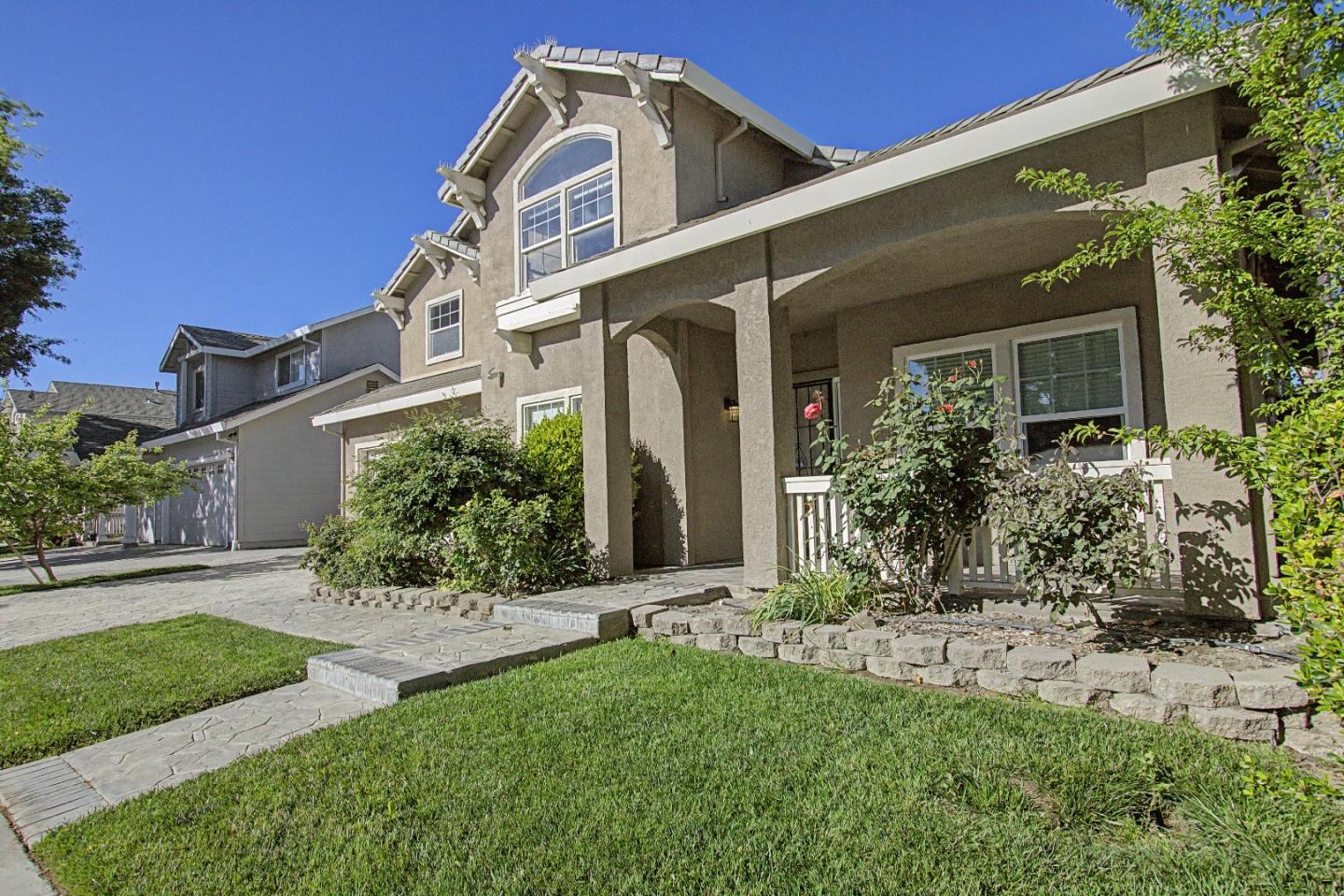 Detail Gallery Image 2 of 57 For 1753 Mills, Los Banos,  CA 93635 - 4 Beds | 3 Baths