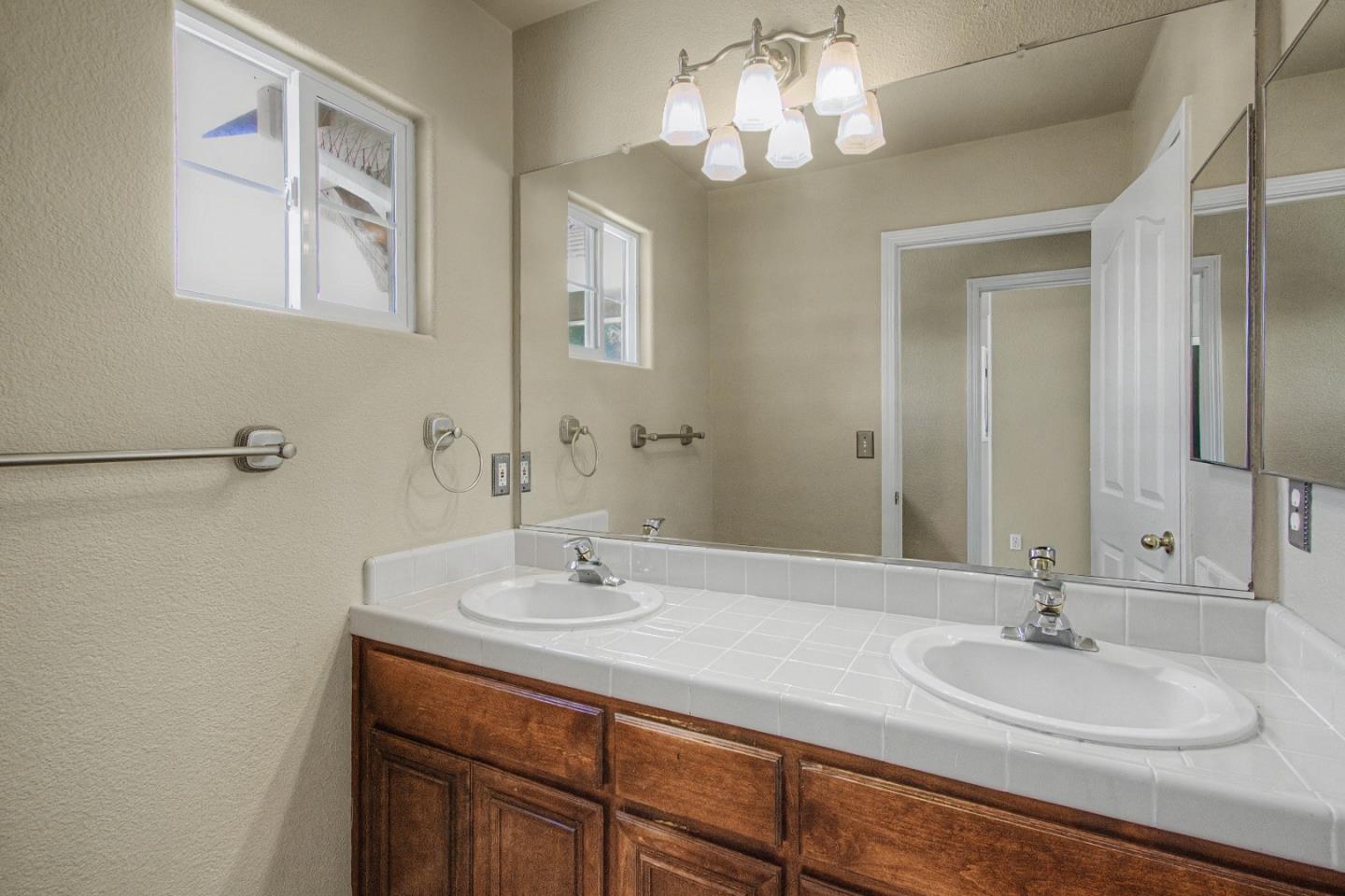 Detail Gallery Image 29 of 57 For 1753 Mills, Los Banos,  CA 93635 - 4 Beds | 3 Baths