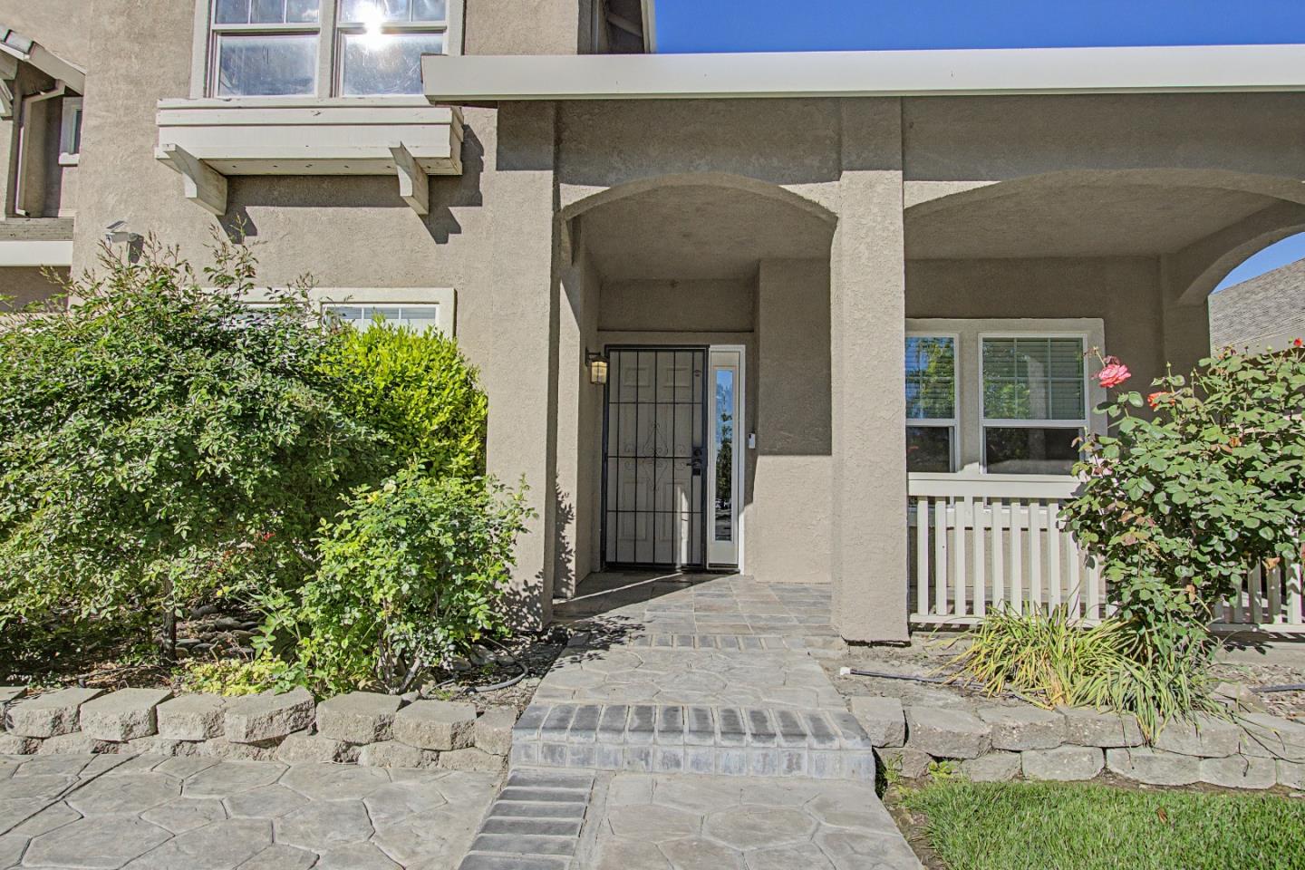 Detail Gallery Image 5 of 57 For 1753 Mills, Los Banos,  CA 93635 - 4 Beds | 3 Baths