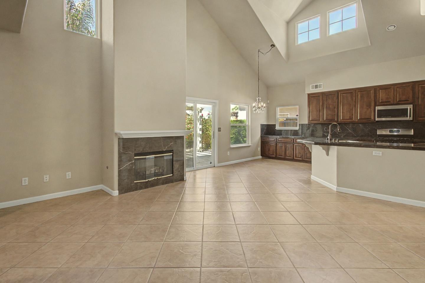 Detail Gallery Image 8 of 57 For 1753 Mills, Los Banos,  CA 93635 - 4 Beds | 3 Baths