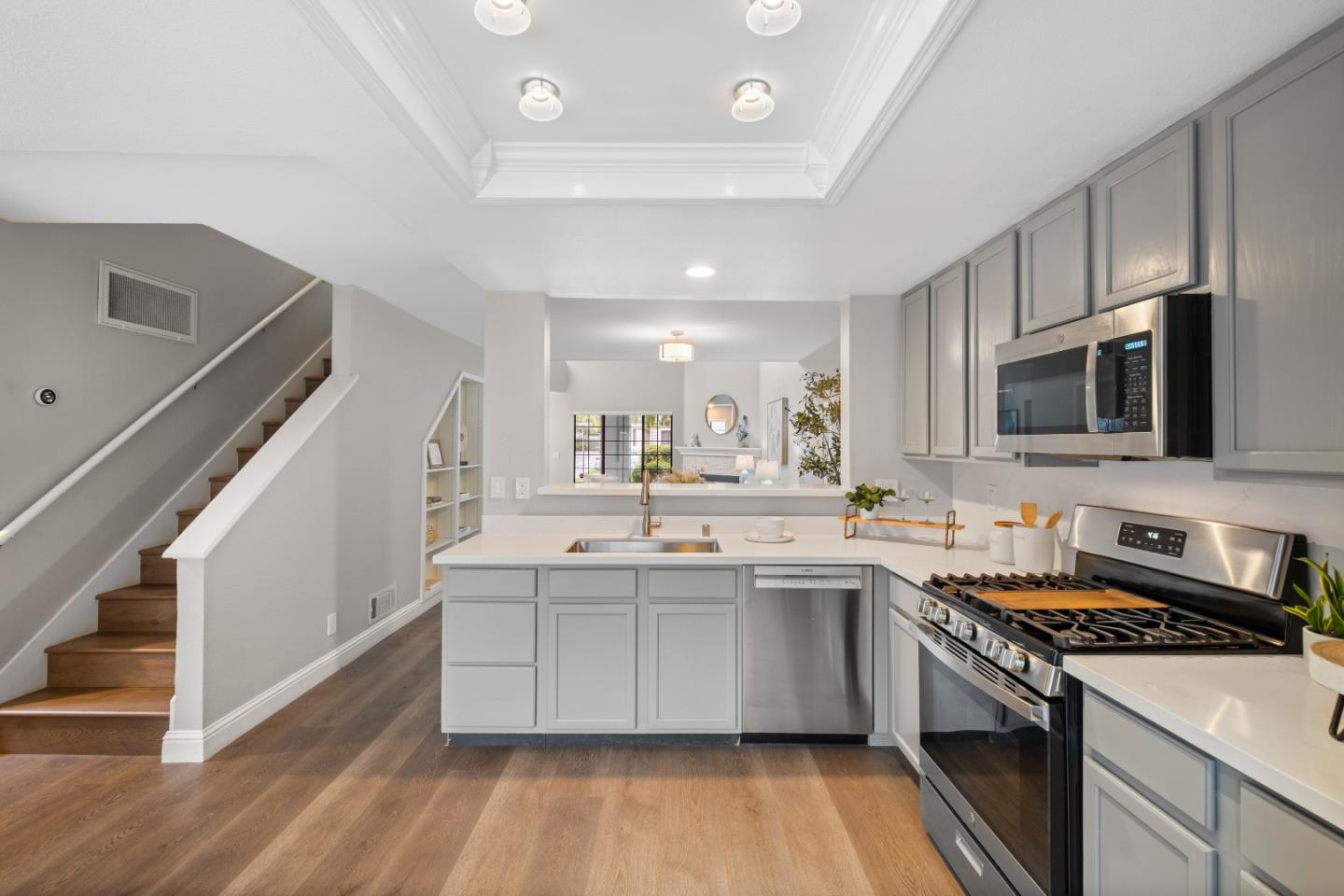 Detail Gallery Image 13 of 43 For 1578 Shanghai Cir, San Jose,  CA 95131 - 3 Beds | 2/1 Baths