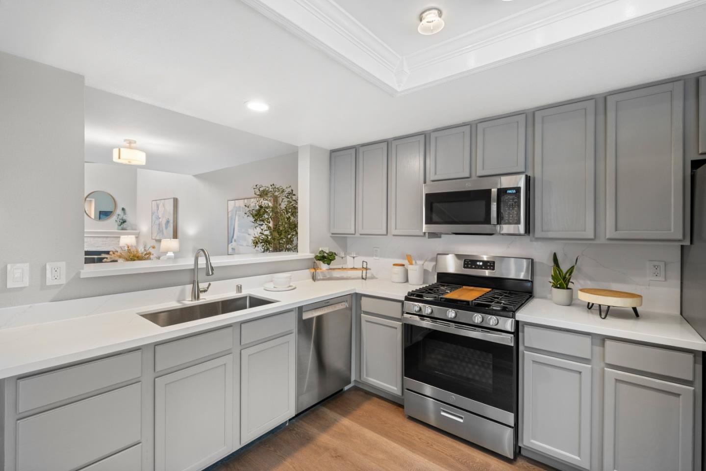 Detail Gallery Image 17 of 43 For 1578 Shanghai Cir, San Jose,  CA 95131 - 3 Beds | 2/1 Baths