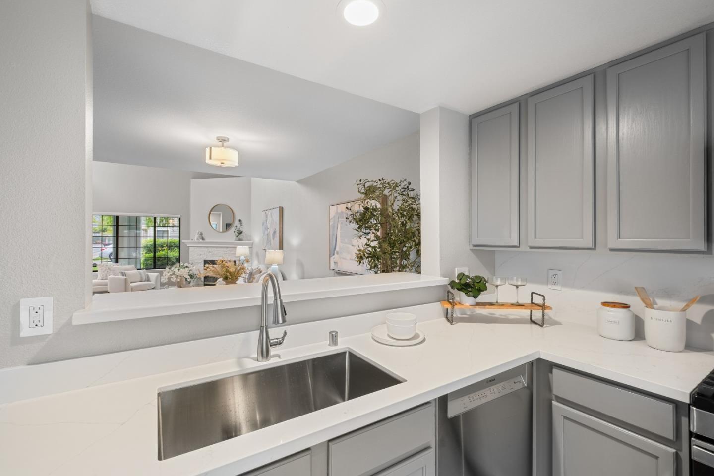 Detail Gallery Image 18 of 43 For 1578 Shanghai Cir, San Jose,  CA 95131 - 3 Beds | 2/1 Baths