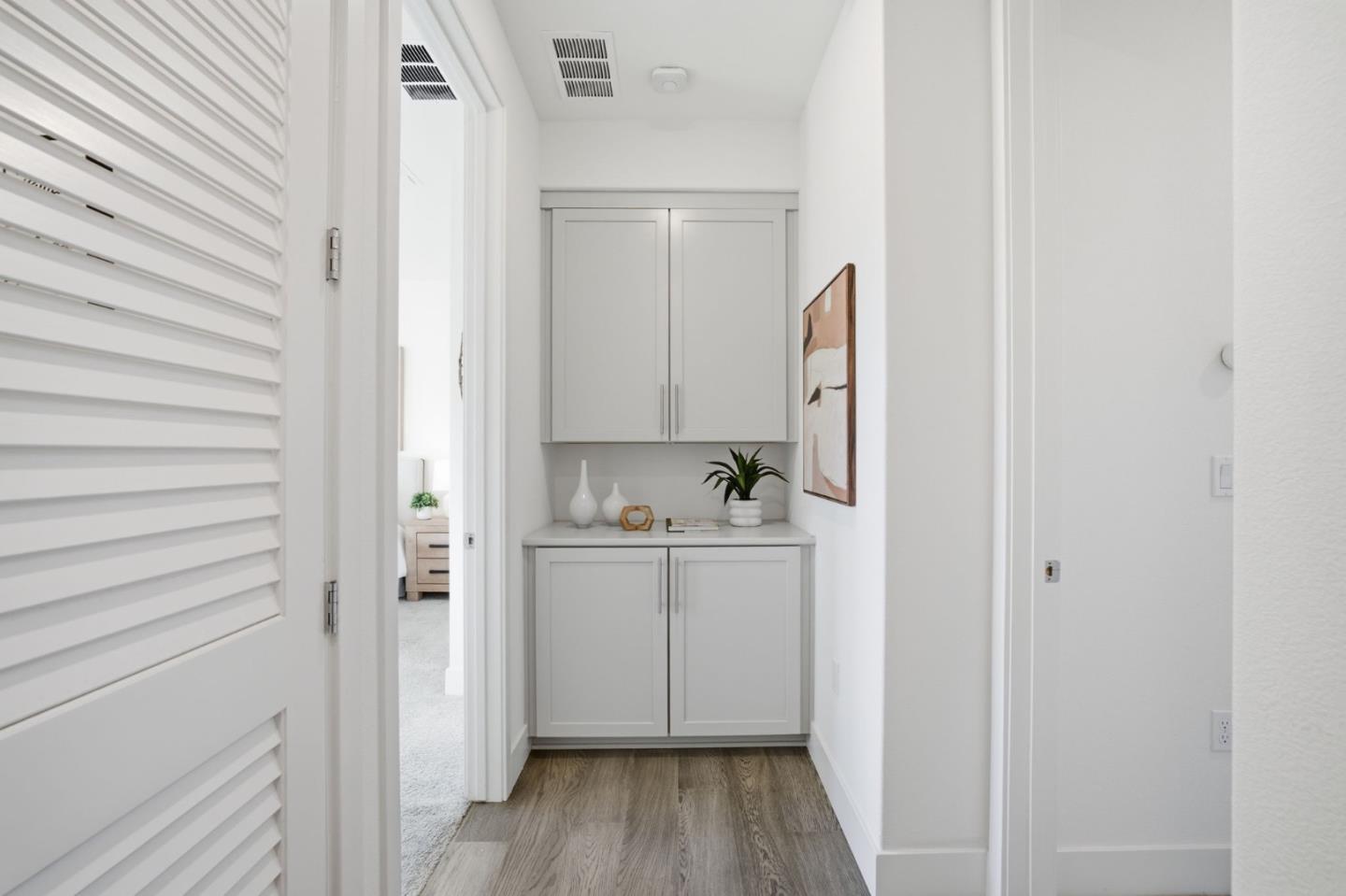 Detail Gallery Image 11 of 59 For 2235 Mora Pl, Mountain View,  CA 94040 - 3 Beds | 3/1 Baths