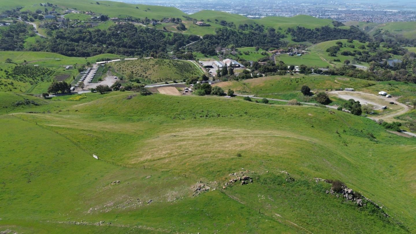 Detail Gallery Image 9 of 15 For 3463 Calaveras Rd, Milpitas,  CA 95035 - – Beds | – Baths