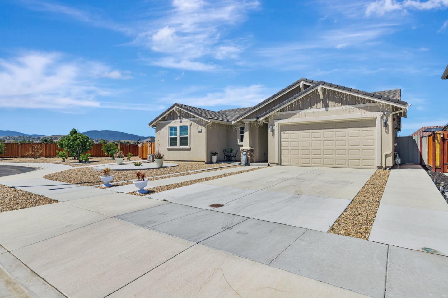 Detail Gallery Image 3 of 28 For 2880 Grayson Ct, Hollister,  CA 95023 - 4 Beds | 2 Baths