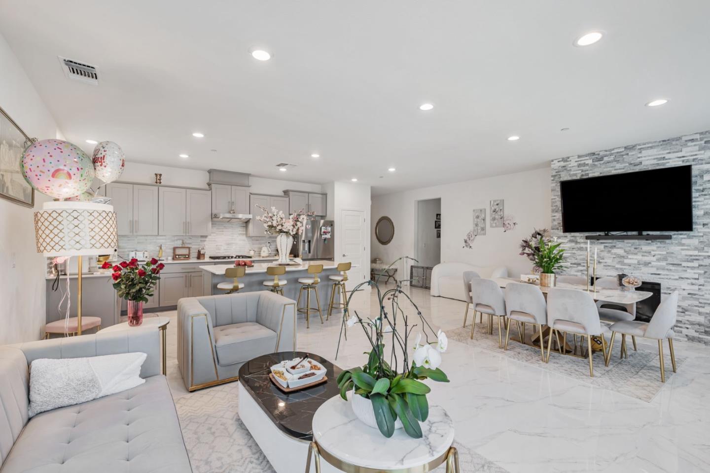 Detail Gallery Image 7 of 28 For 2880 Grayson Ct, Hollister,  CA 95023 - 4 Beds | 2 Baths