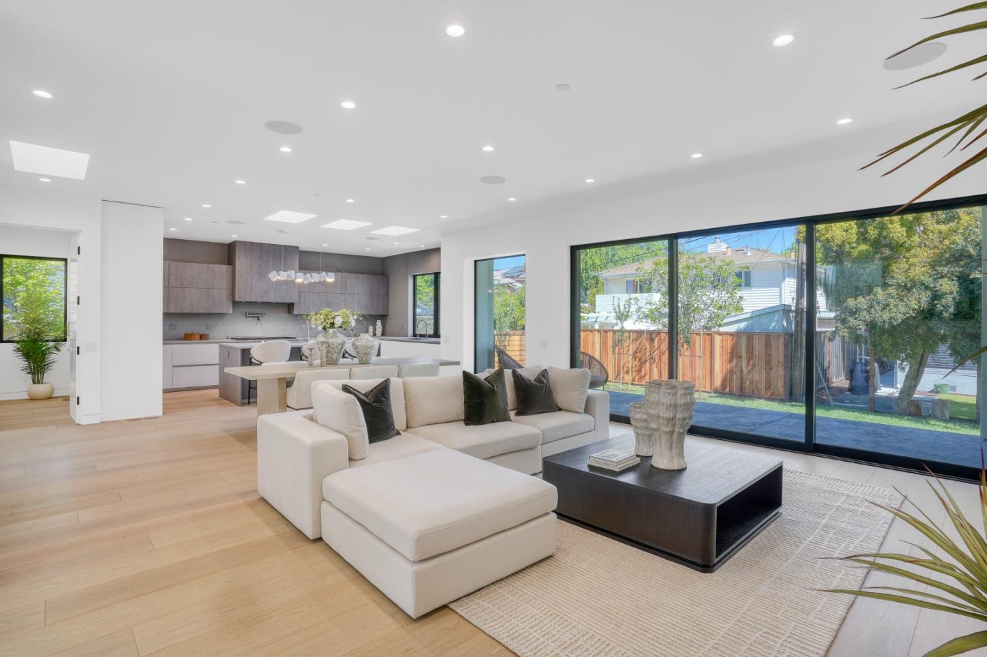 Detail Gallery Image 10 of 65 For 957 Clara Dr, Palo Alto,  CA 94303 - 5 Beds | 5/1 Baths