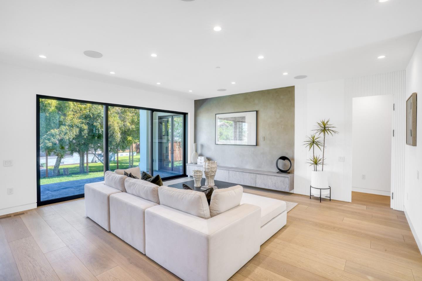 Detail Gallery Image 12 of 65 For 957 Clara Dr, Palo Alto,  CA 94303 - 5 Beds | 5/1 Baths