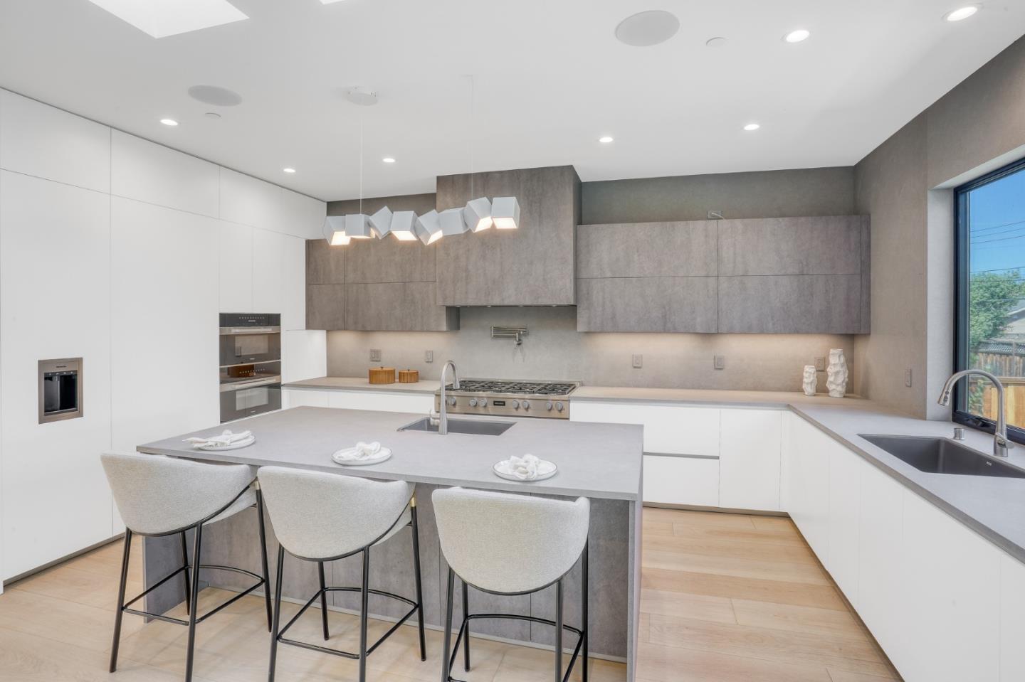 Detail Gallery Image 15 of 65 For 957 Clara Dr, Palo Alto,  CA 94303 - 5 Beds | 5/1 Baths