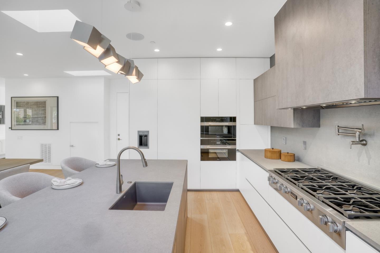 Detail Gallery Image 16 of 65 For 957 Clara Dr, Palo Alto,  CA 94303 - 5 Beds | 5/1 Baths