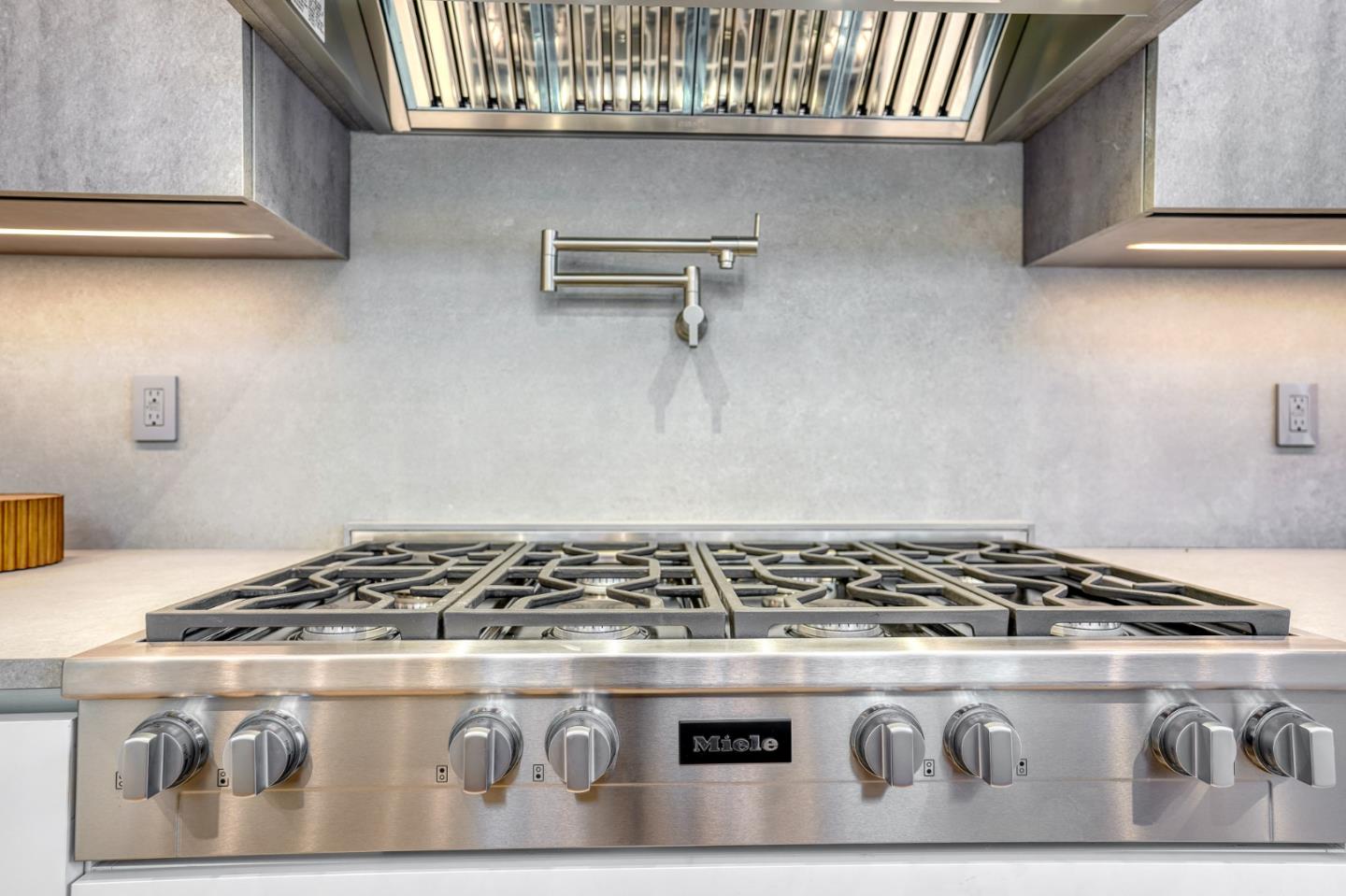 Detail Gallery Image 17 of 65 For 957 Clara Dr, Palo Alto,  CA 94303 - 5 Beds | 5/1 Baths