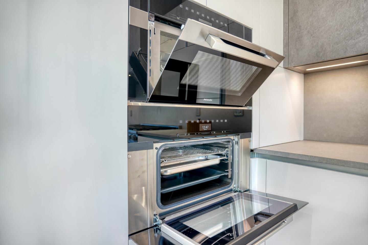 Detail Gallery Image 18 of 65 For 957 Clara Dr, Palo Alto,  CA 94303 - 5 Beds | 5/1 Baths