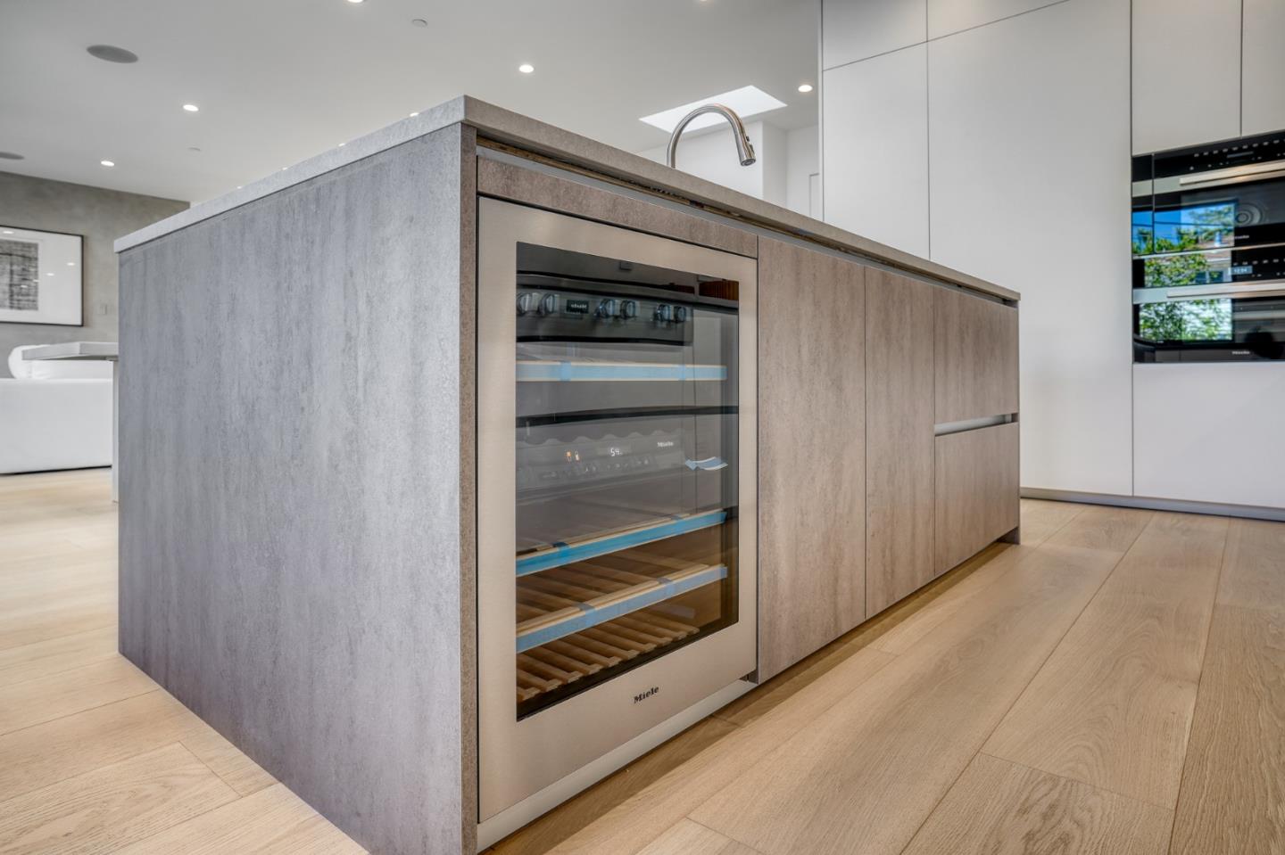 Detail Gallery Image 21 of 65 For 957 Clara Dr, Palo Alto,  CA 94303 - 5 Beds | 5/1 Baths