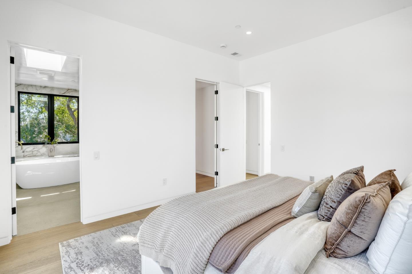 Detail Gallery Image 32 of 65 For 957 Clara Dr, Palo Alto,  CA 94303 - 5 Beds | 5/1 Baths