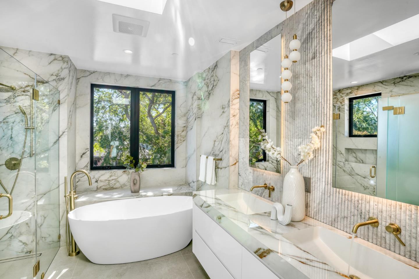 Detail Gallery Image 33 of 65 For 957 Clara Dr, Palo Alto,  CA 94303 - 5 Beds | 5/1 Baths