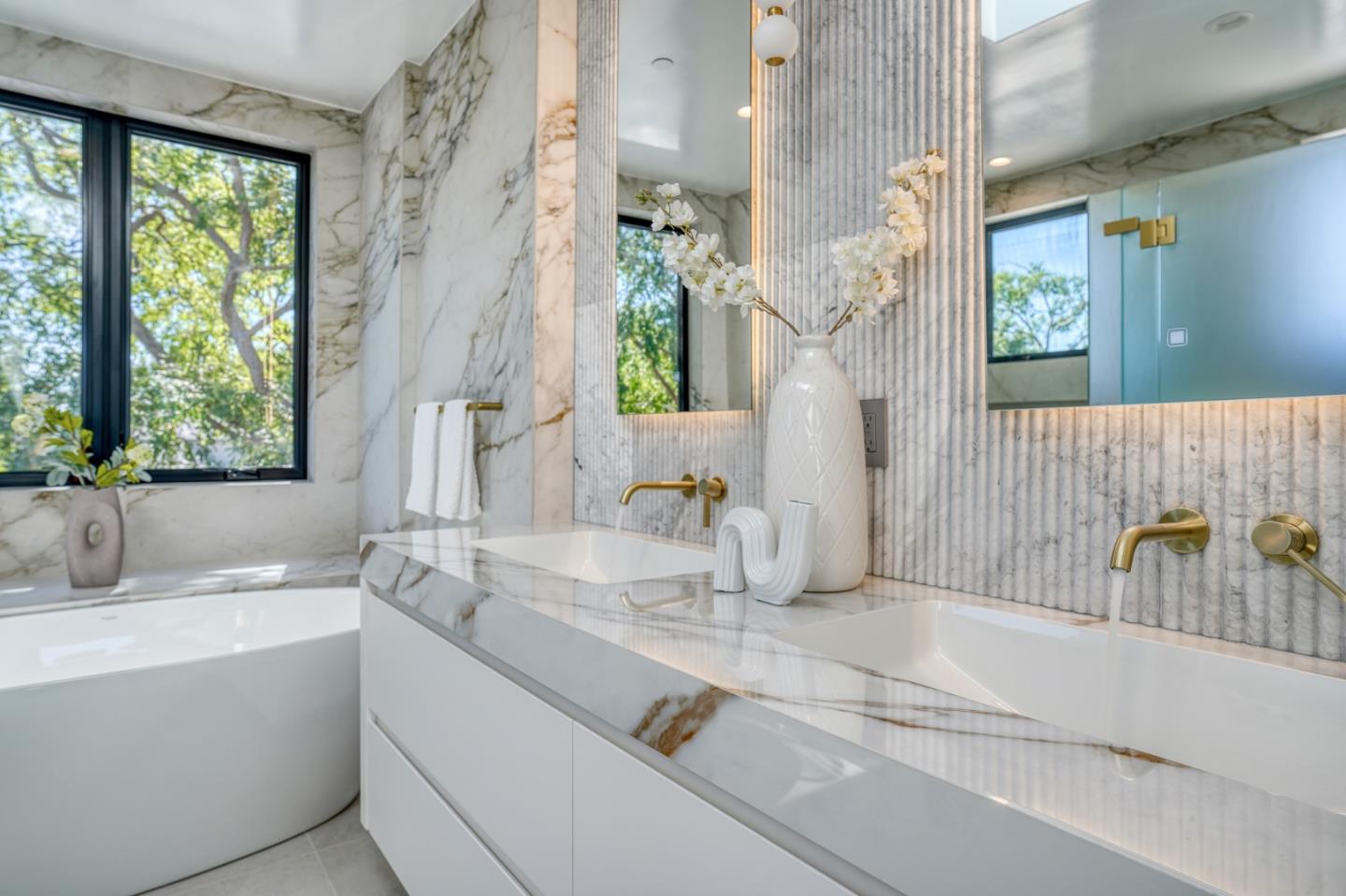 Detail Gallery Image 34 of 65 For 957 Clara Dr, Palo Alto,  CA 94303 - 5 Beds | 5/1 Baths