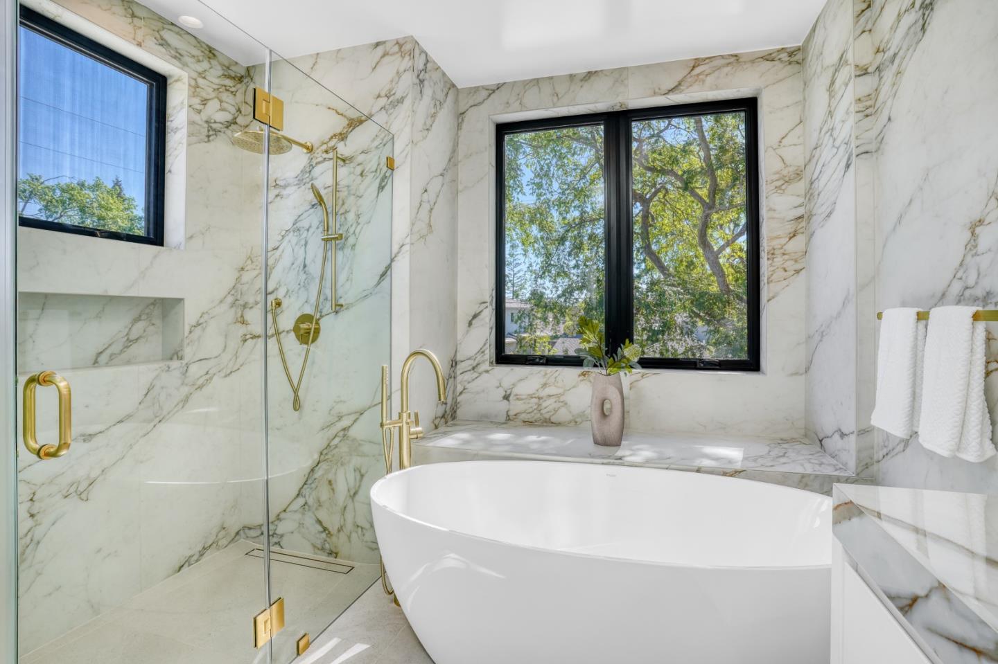 Detail Gallery Image 36 of 65 For 957 Clara Dr, Palo Alto,  CA 94303 - 5 Beds | 5/1 Baths